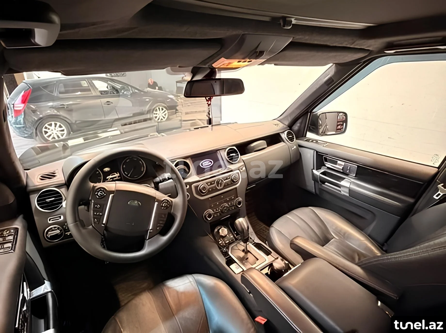 Land Rover Discovery 2012