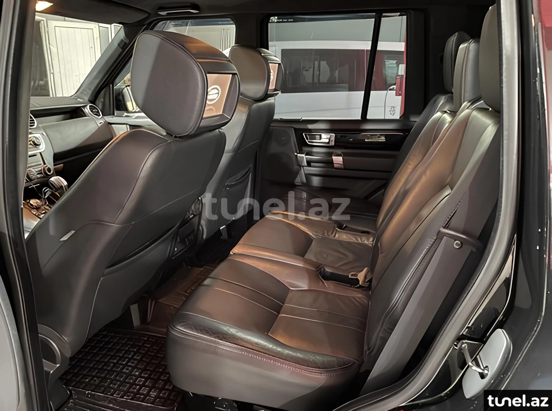 Land Rover Discovery 2012
