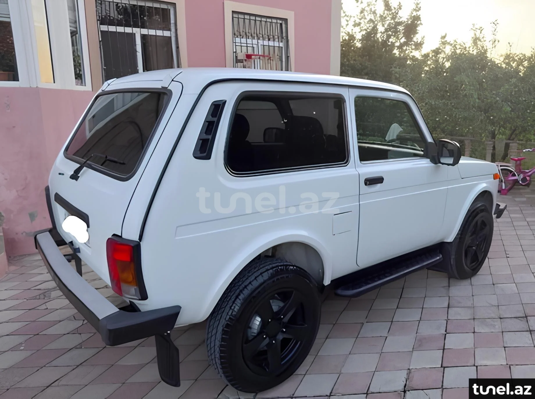 LADA (VAZ) Niva 2015