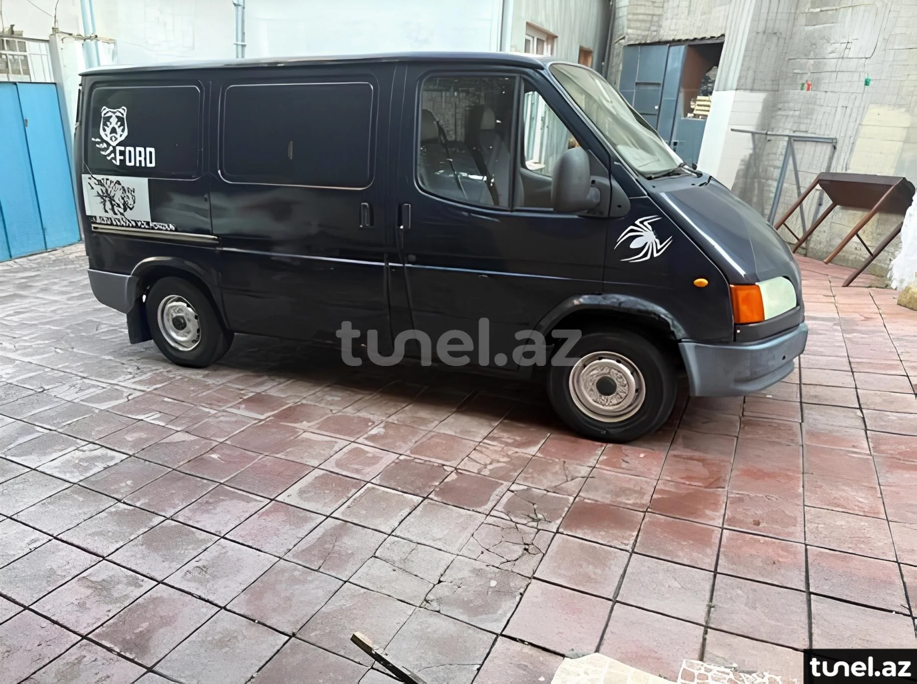 Ford Transit 2000