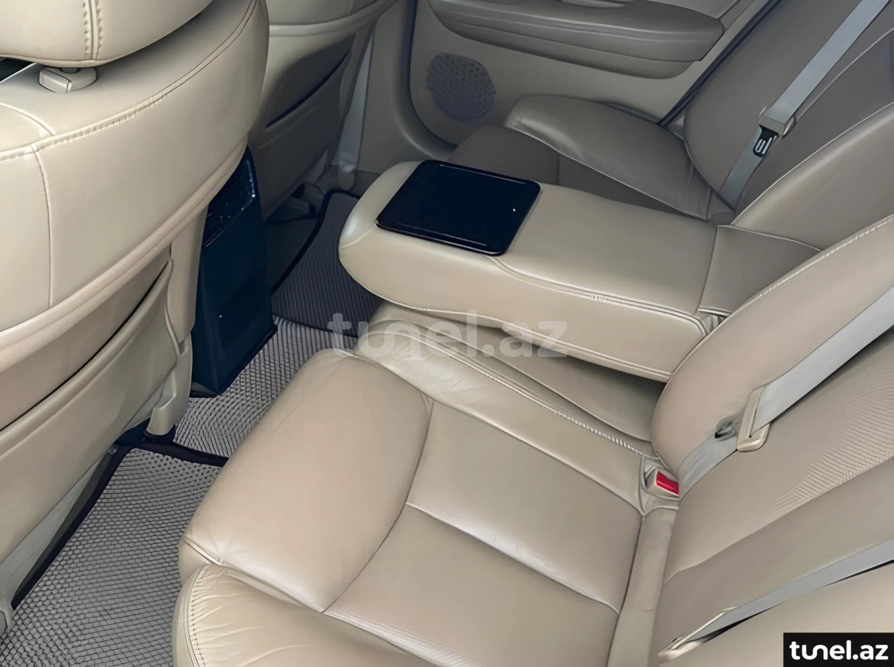 Nissan Maxima 2011