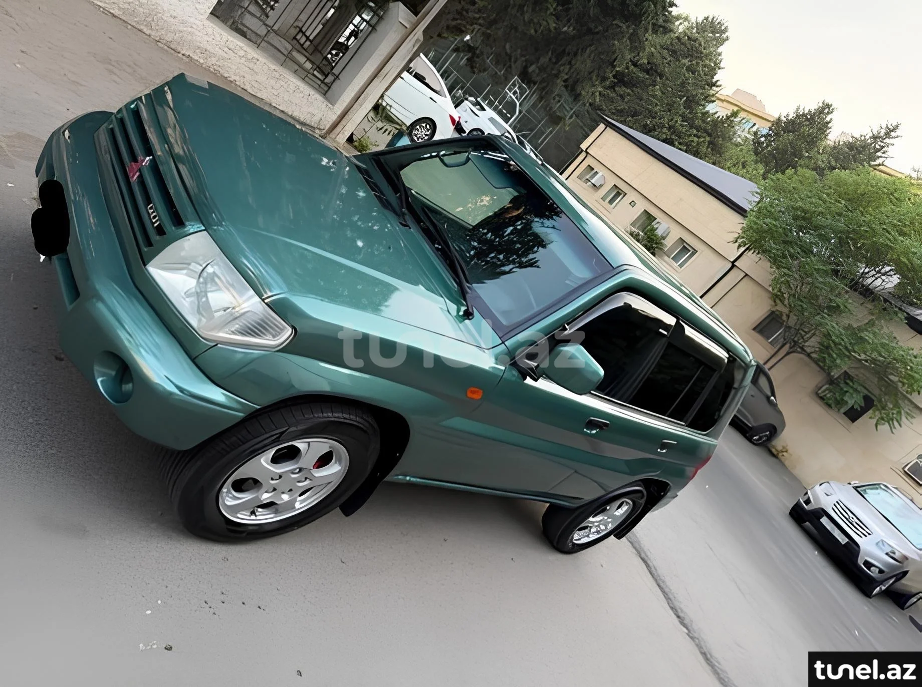 Mitsubishi Pajero io 1999
