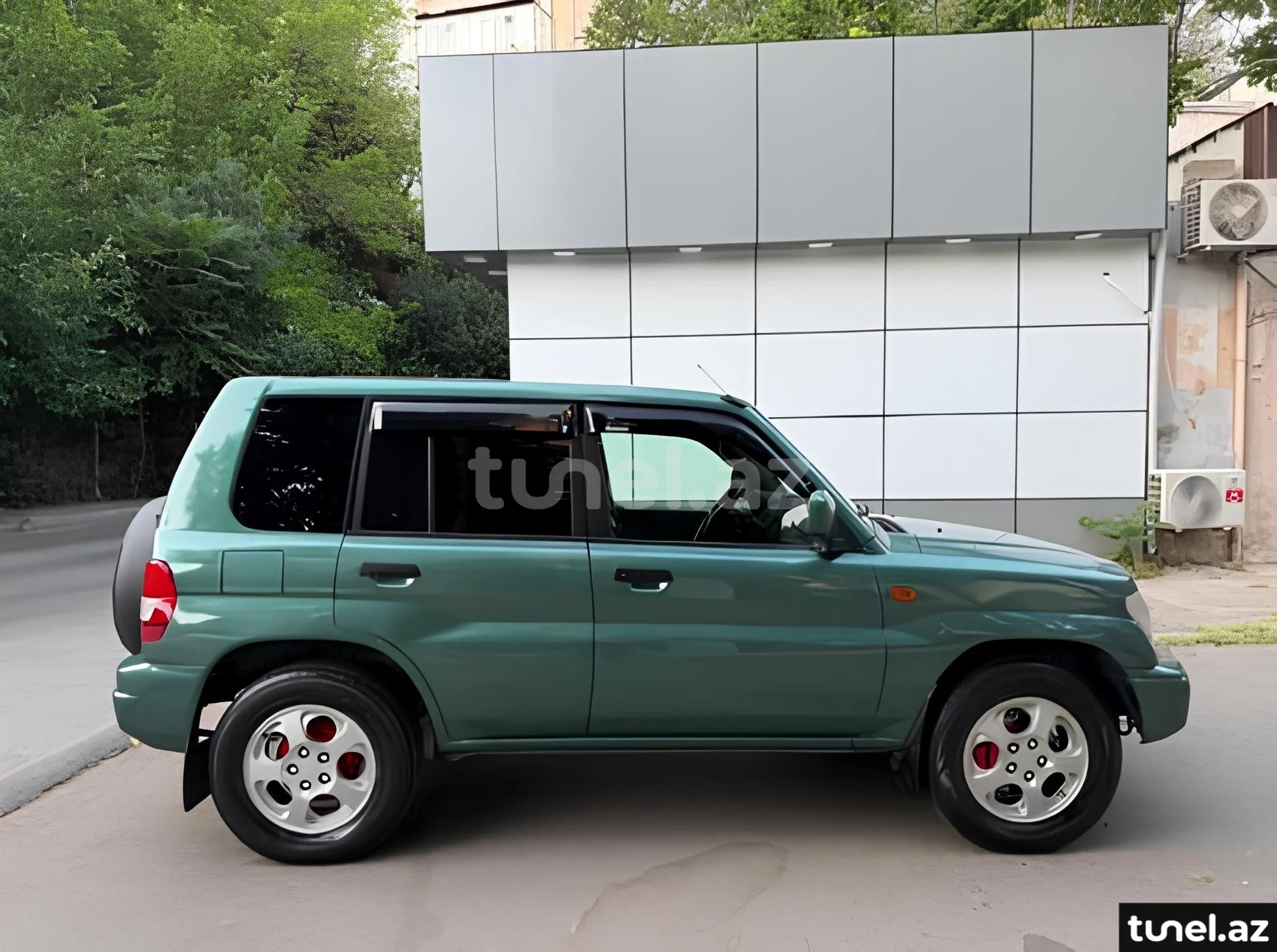 Mitsubishi Pajero io 1999