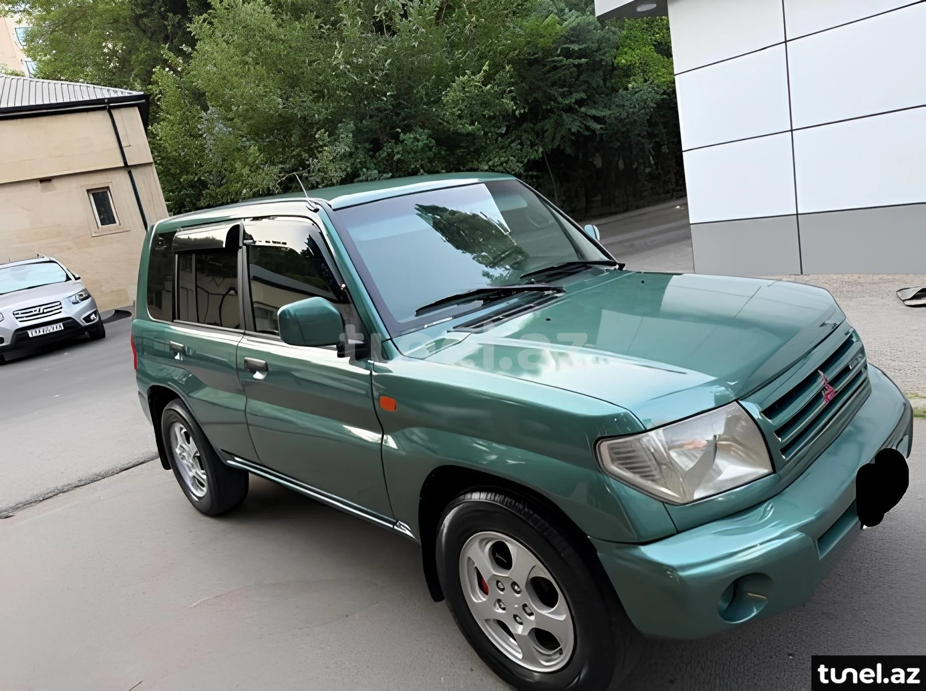 Mitsubishi Pajero io 1999