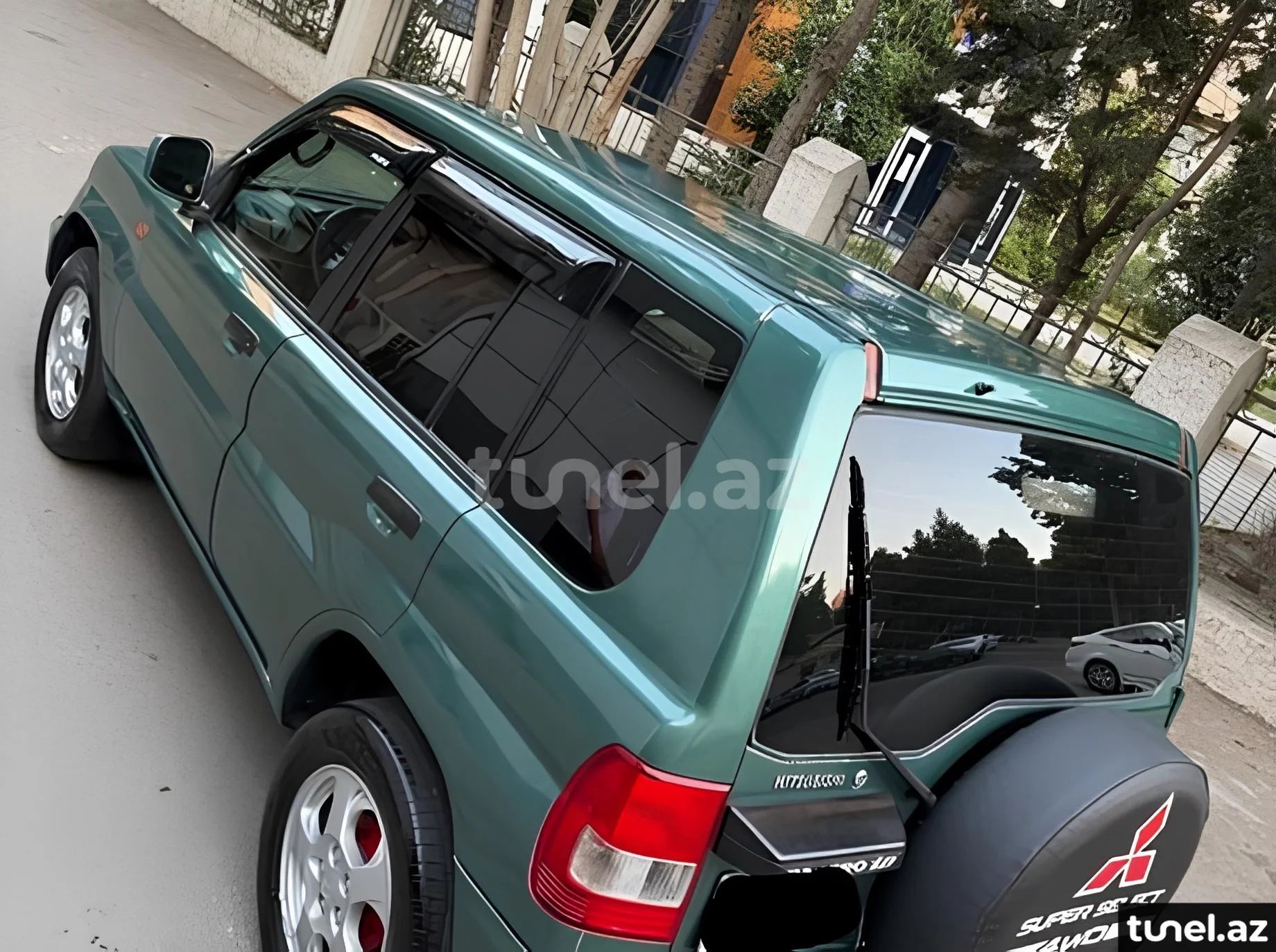 Mitsubishi Pajero io 1999