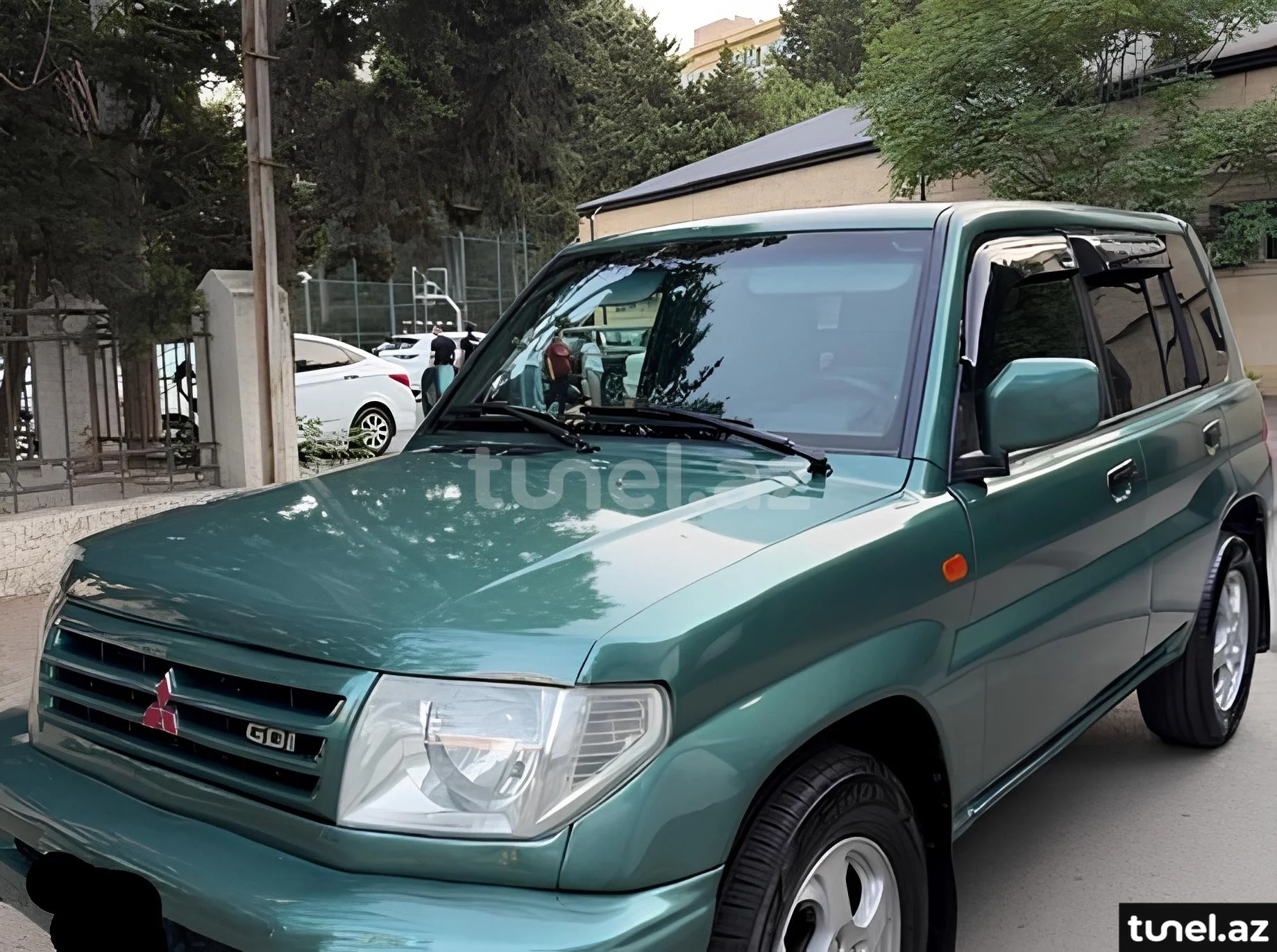 Mitsubishi Pajero io 1999
