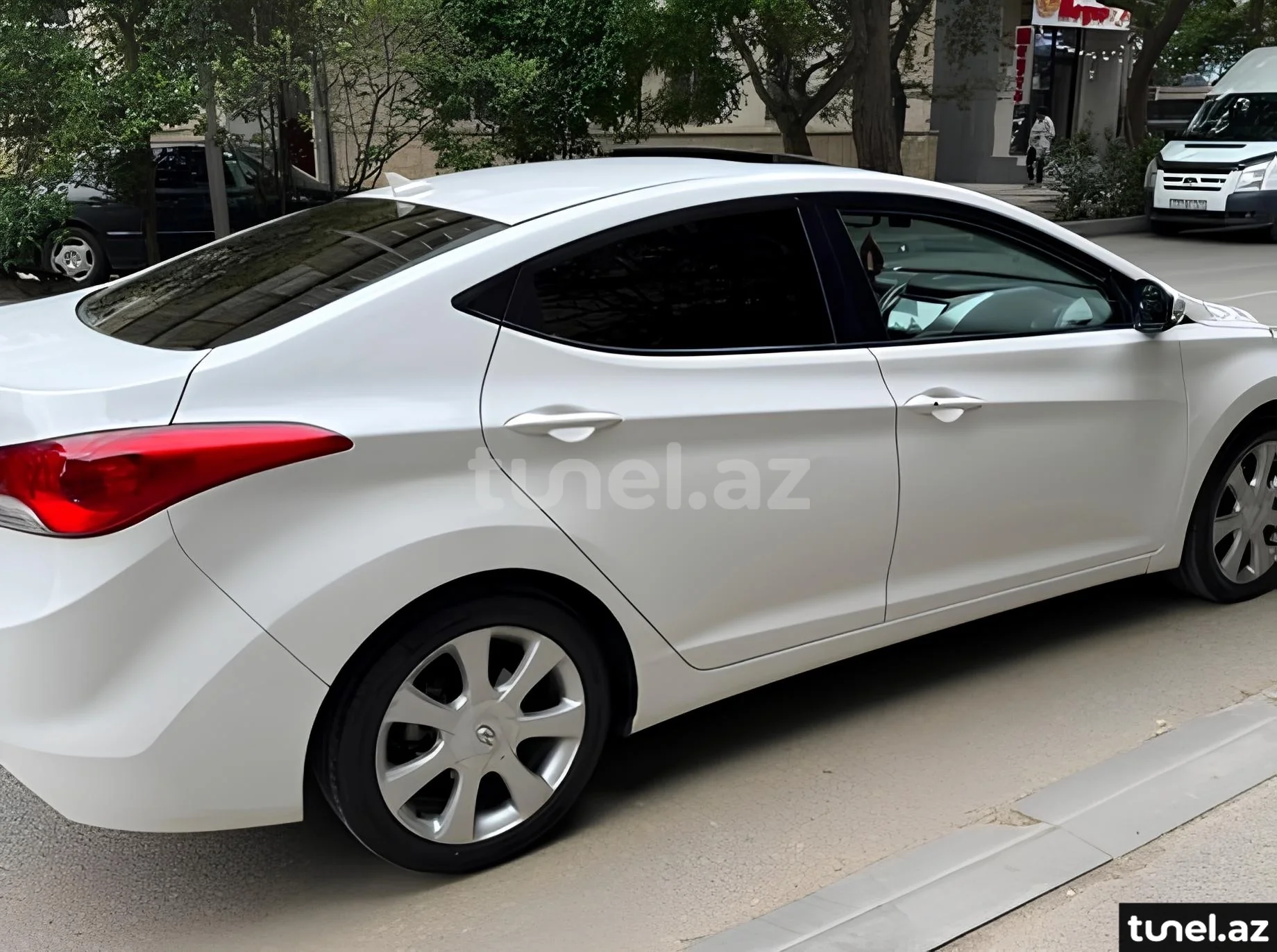 Hyundai Elantra 2012