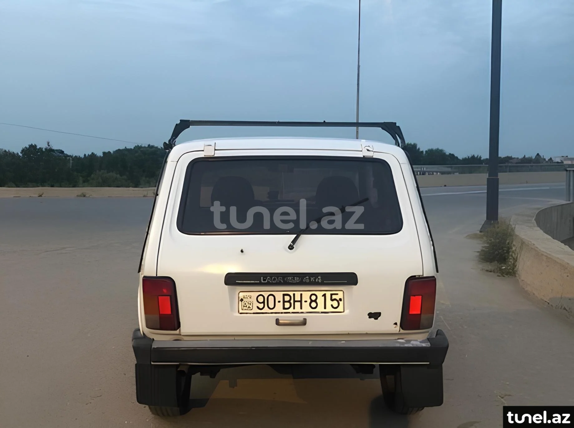 LADA (VAZ) Niva 2000