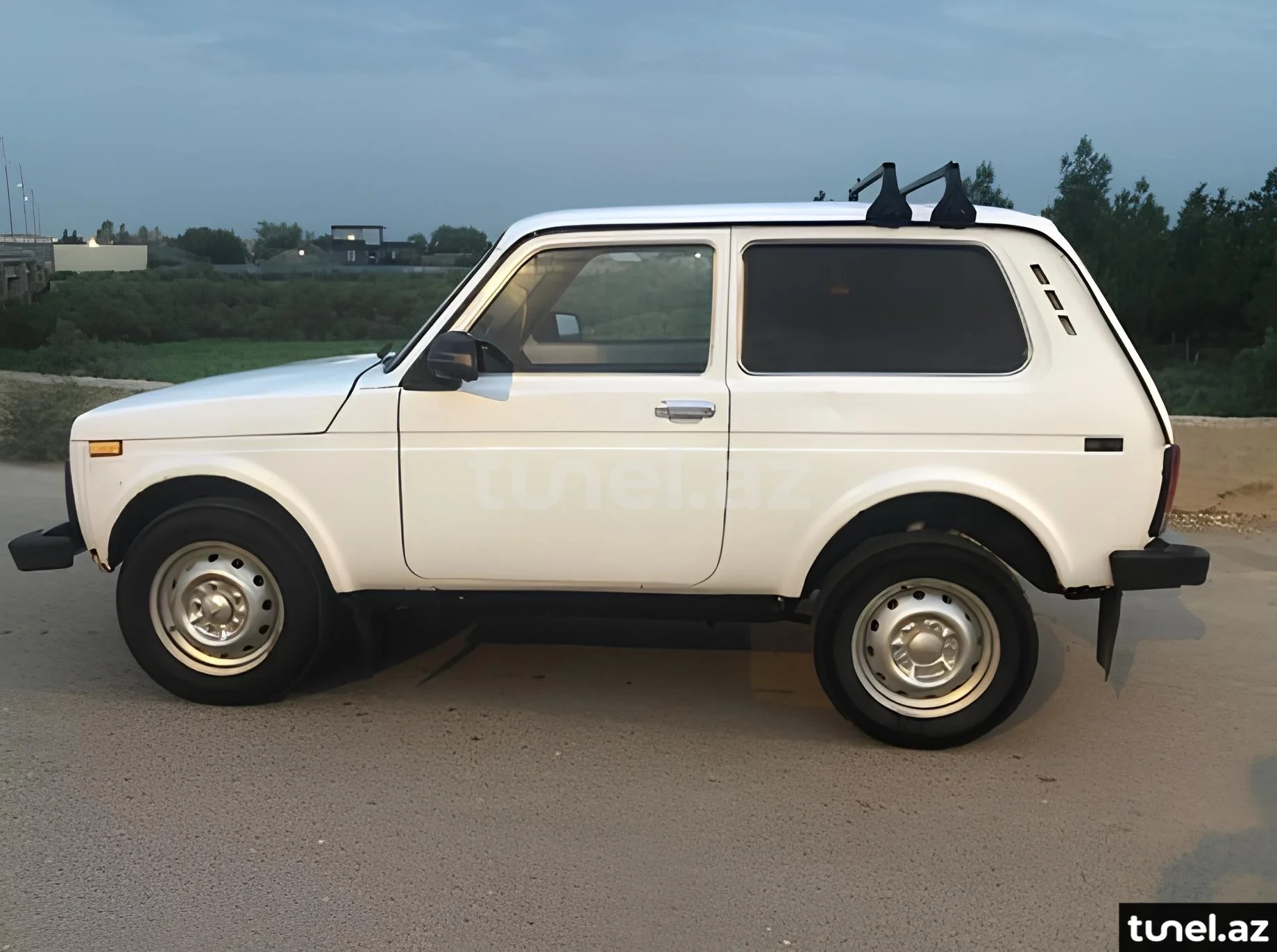 LADA (VAZ) Niva 2000