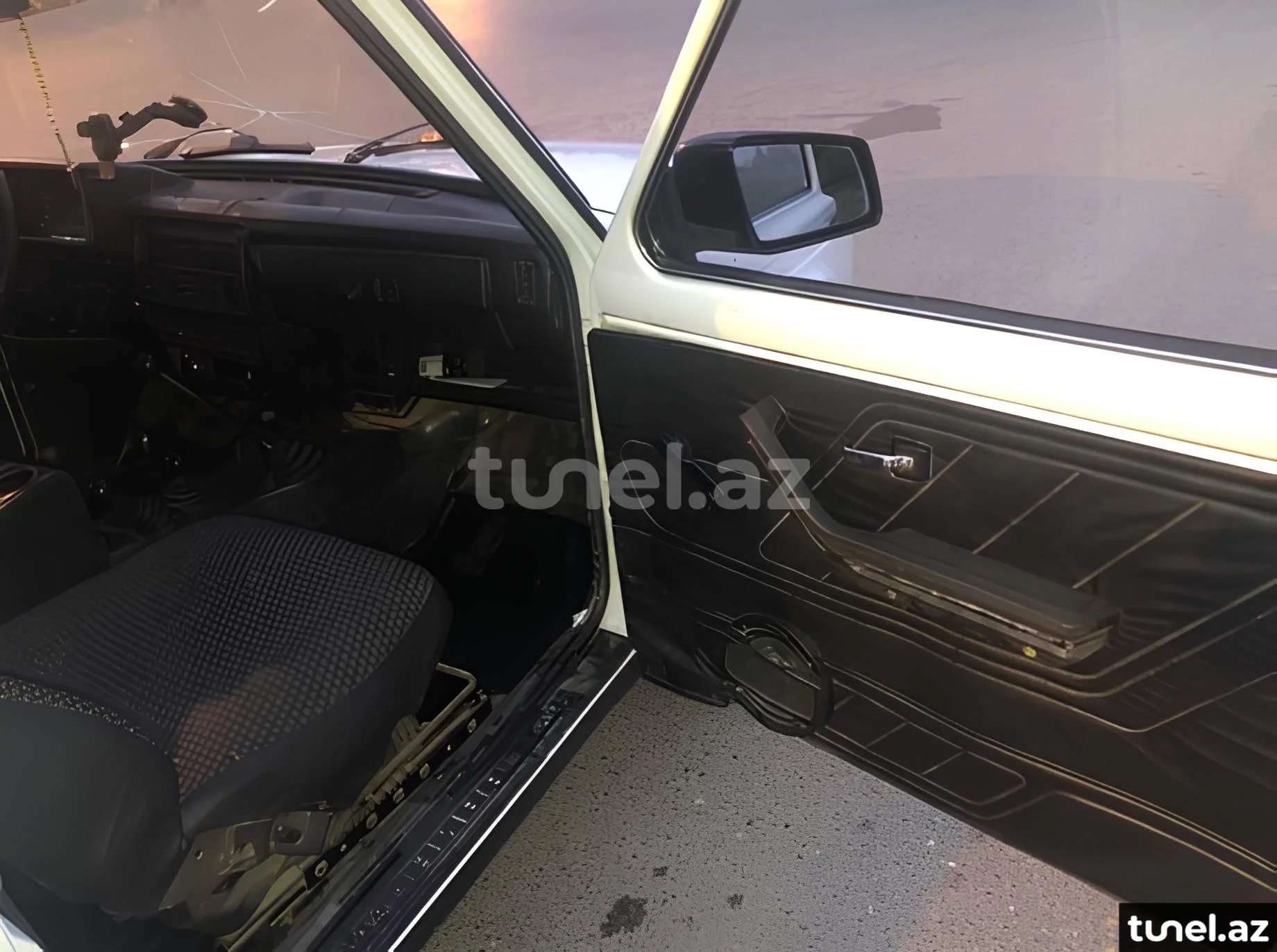 LADA (VAZ) Niva 2000