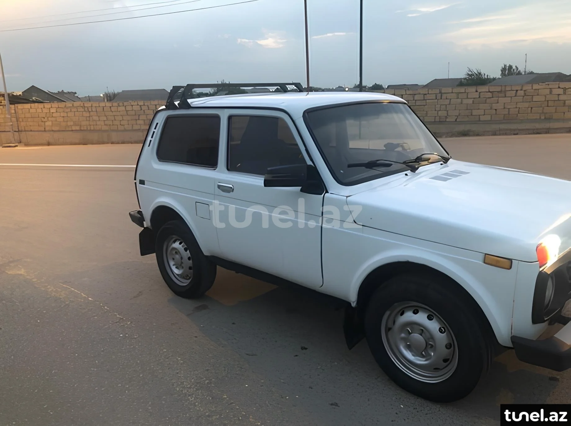 LADA (VAZ) Niva 2000