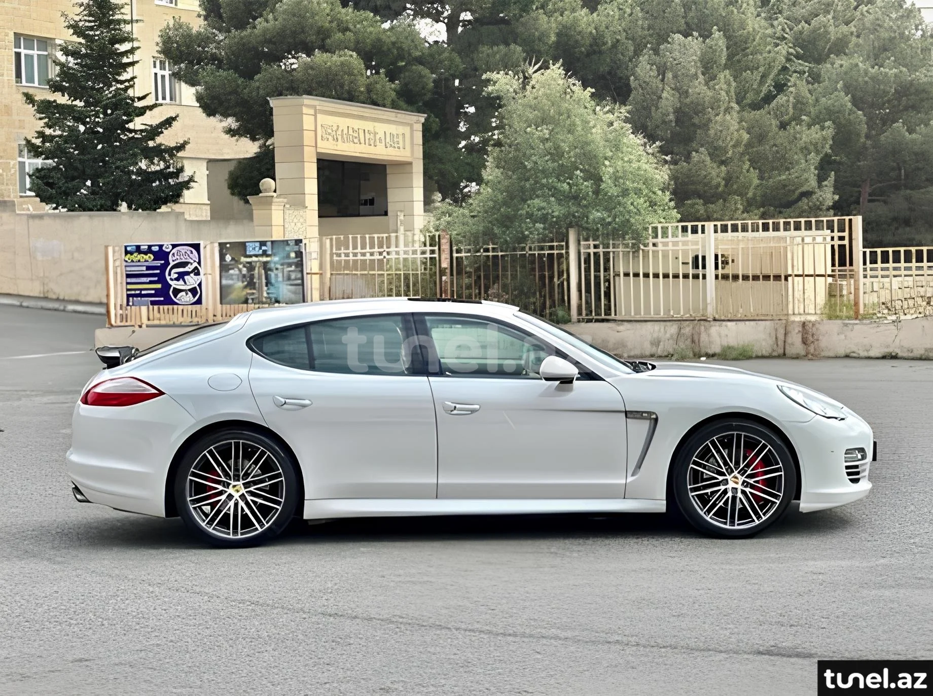 Porsche Panamera 4 2010