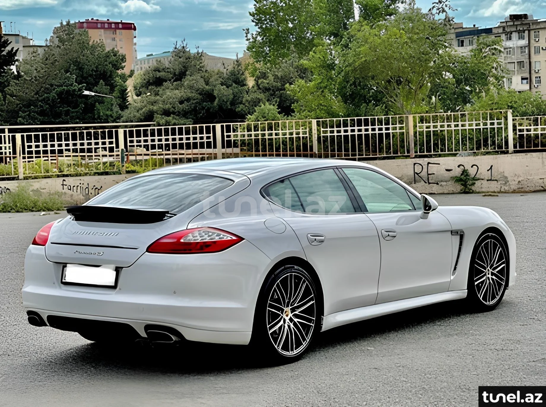 Porsche Panamera 4 2010