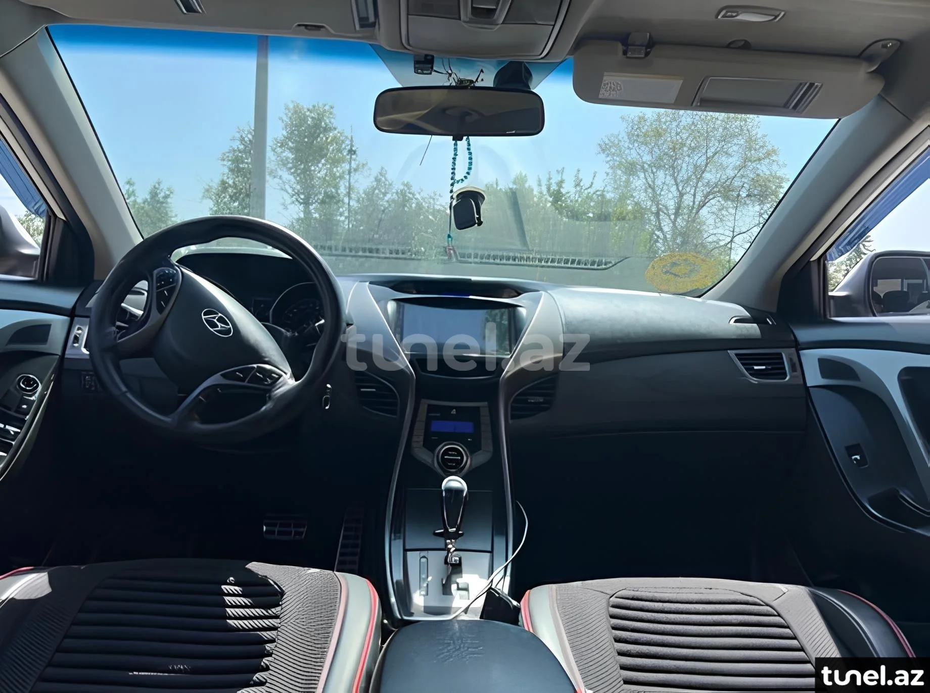 Hyundai Elantra 2012