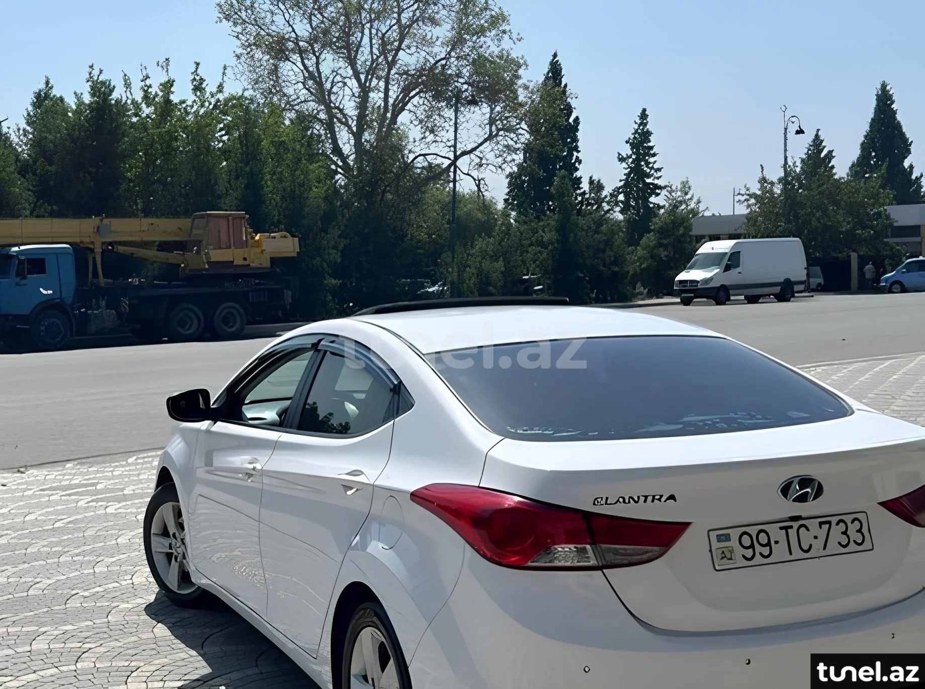 Hyundai Elantra 2012
