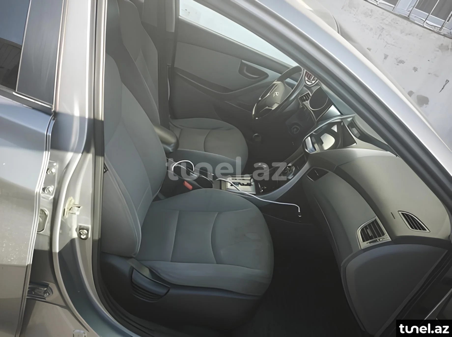 Hyundai Elantra 2012