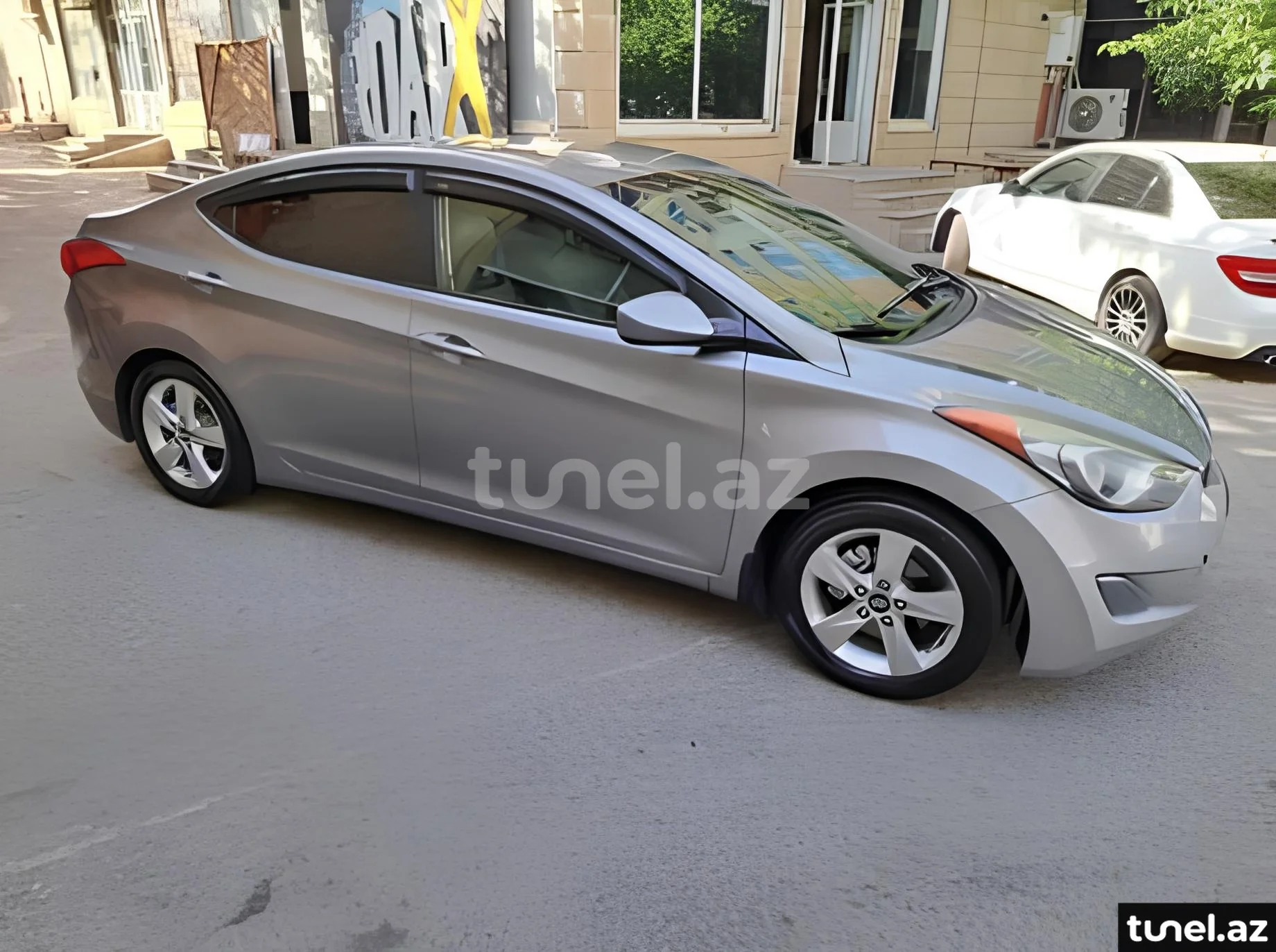 Hyundai Elantra 2012