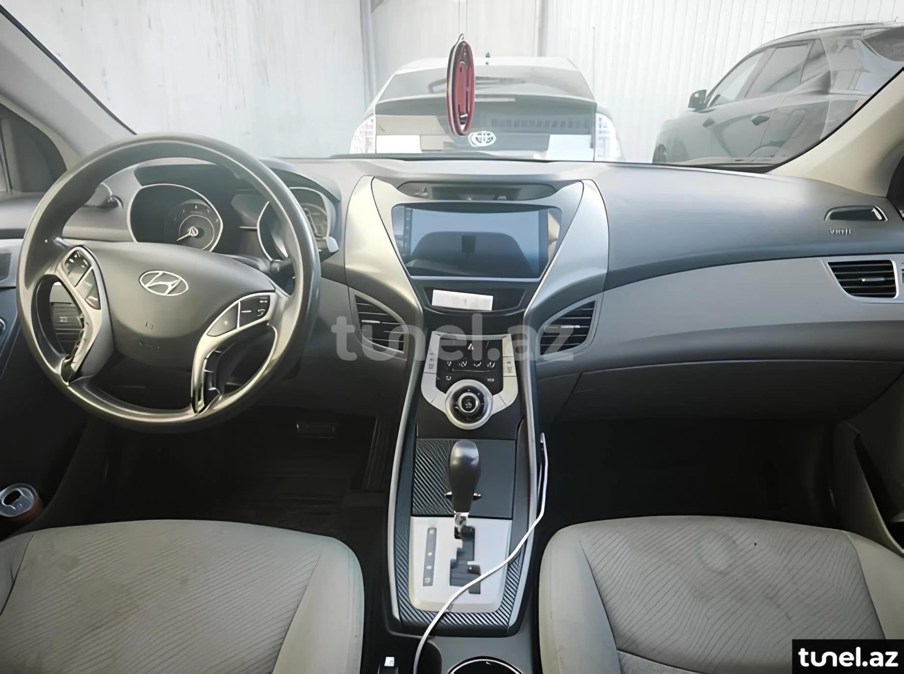 Hyundai Elantra 2012