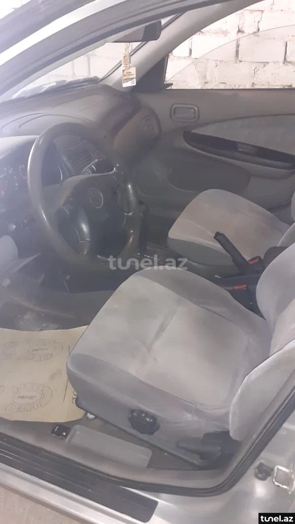 Nissan Sunny 2002