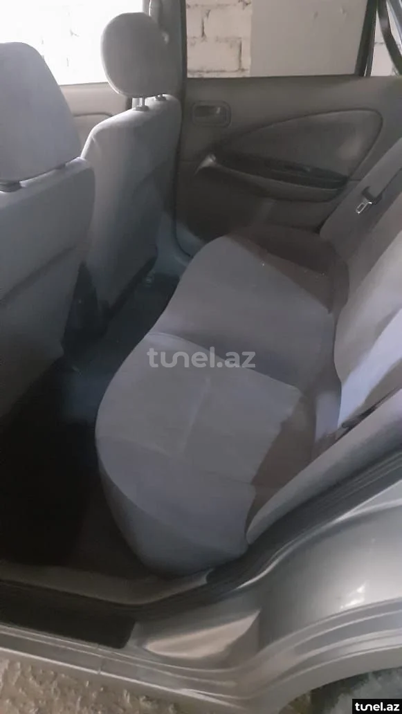 Nissan Sunny 2002