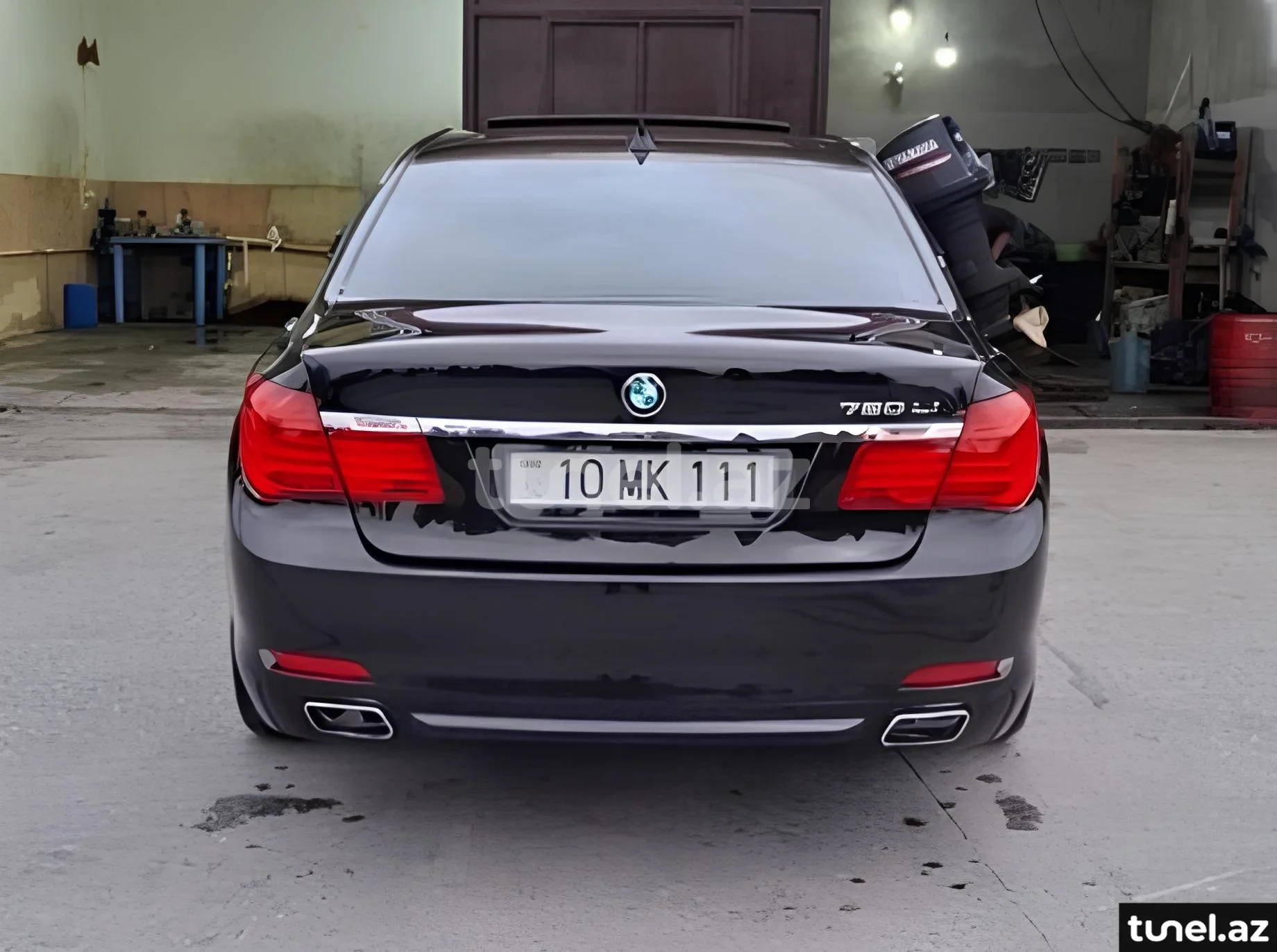 BMW 750 2011