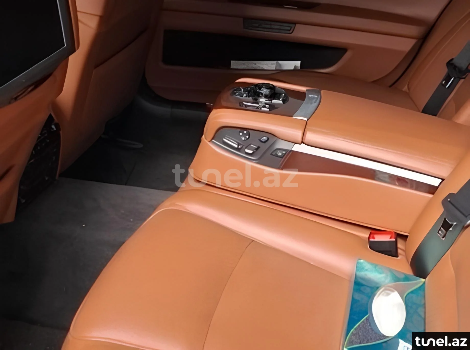 BMW 750 2011