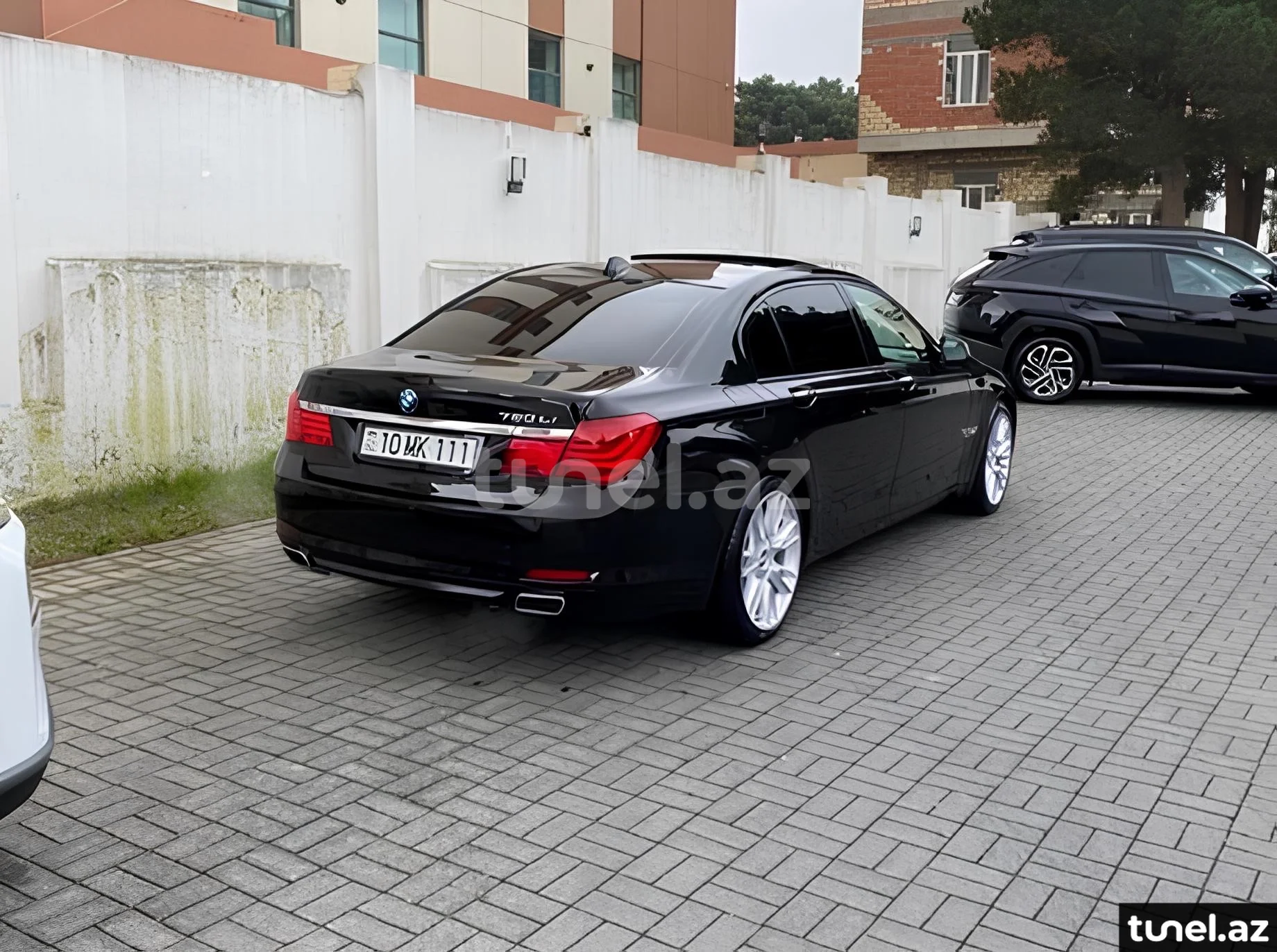 BMW 750 2011