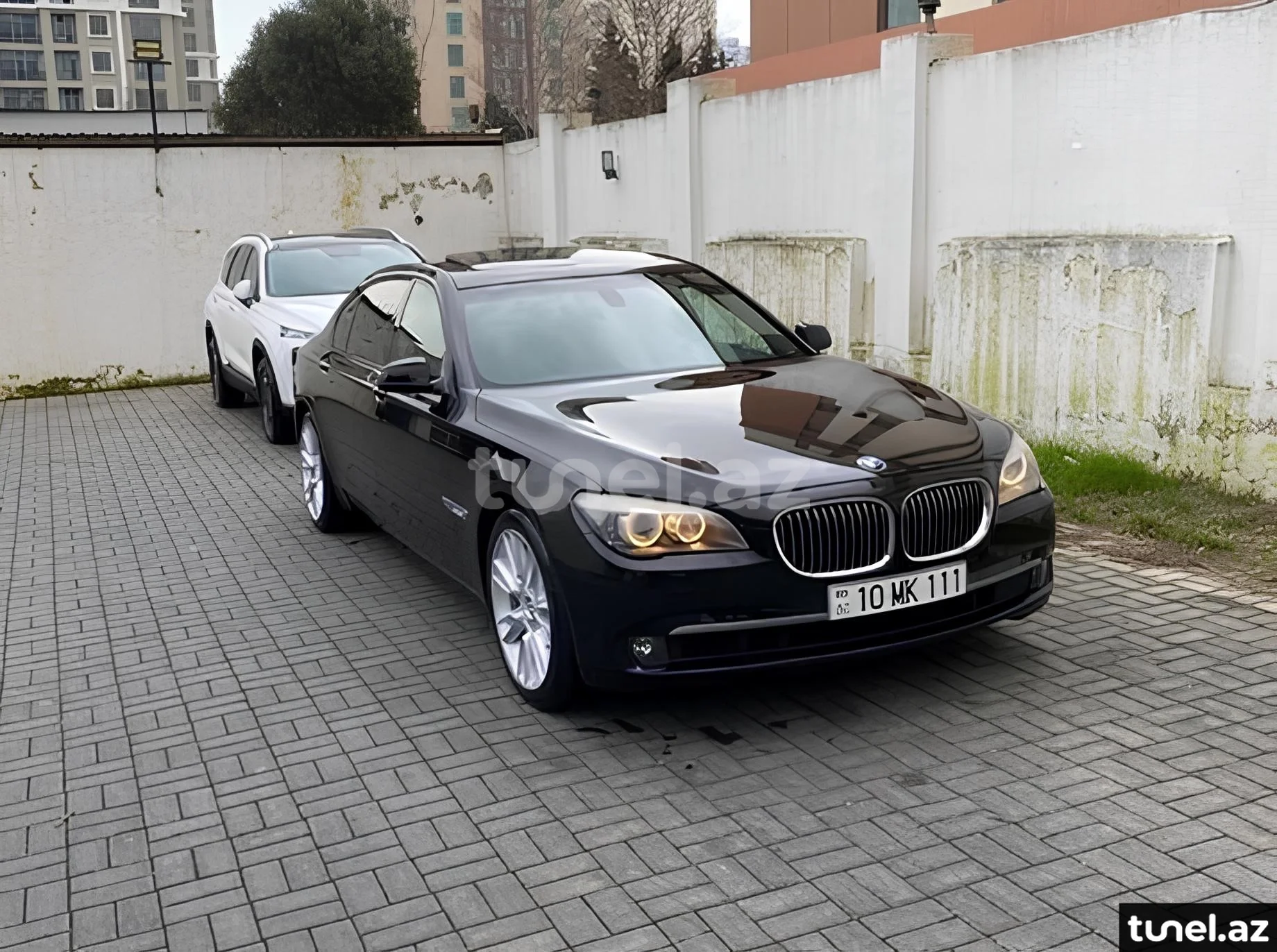 BMW 750 2011