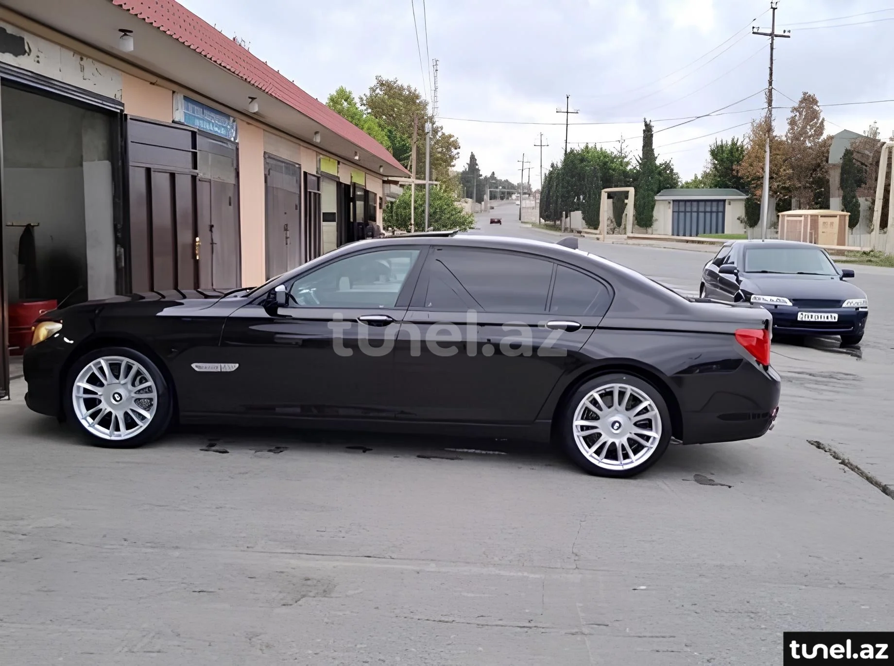 BMW 750 2011