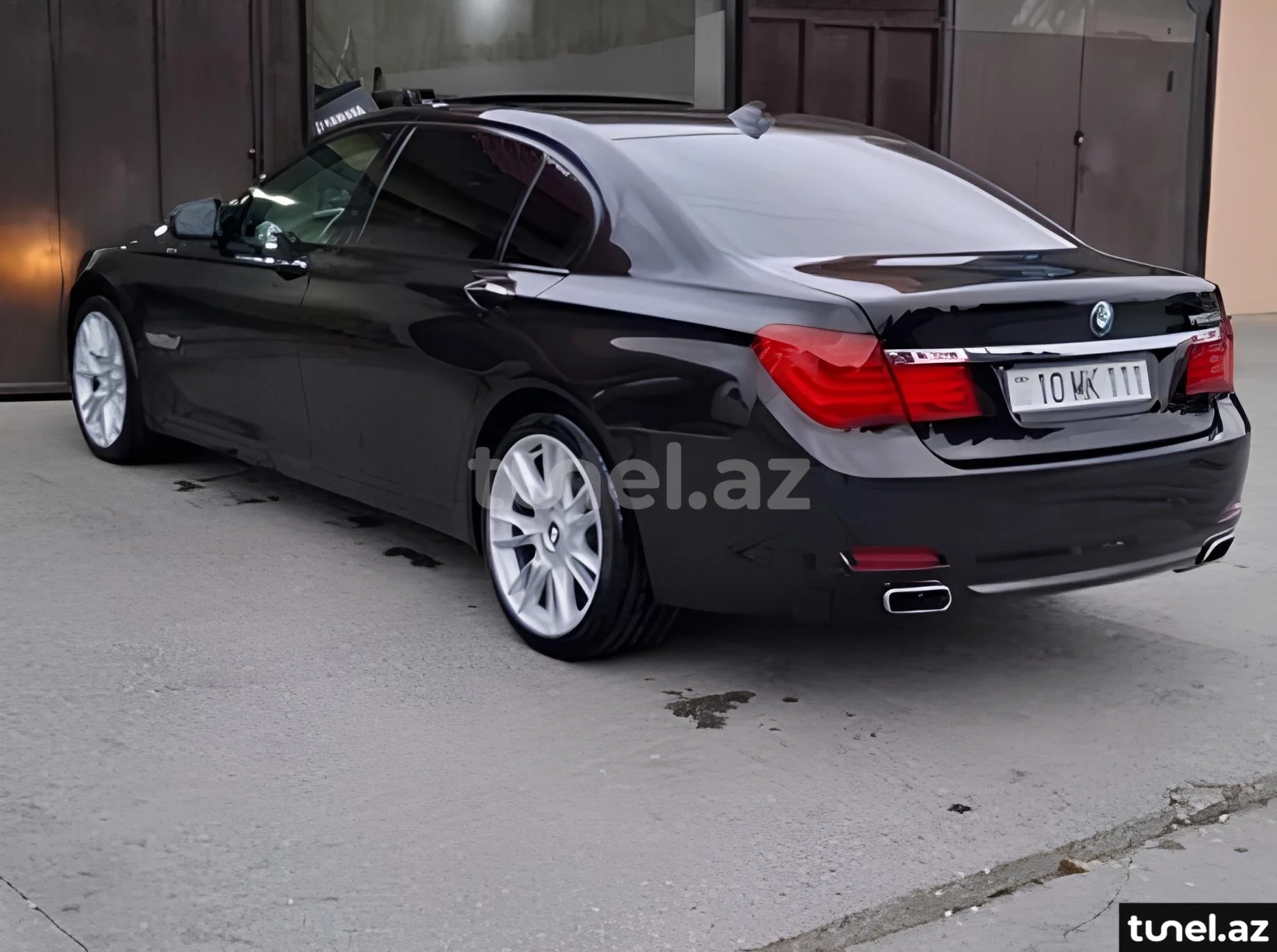 BMW 750 2011
