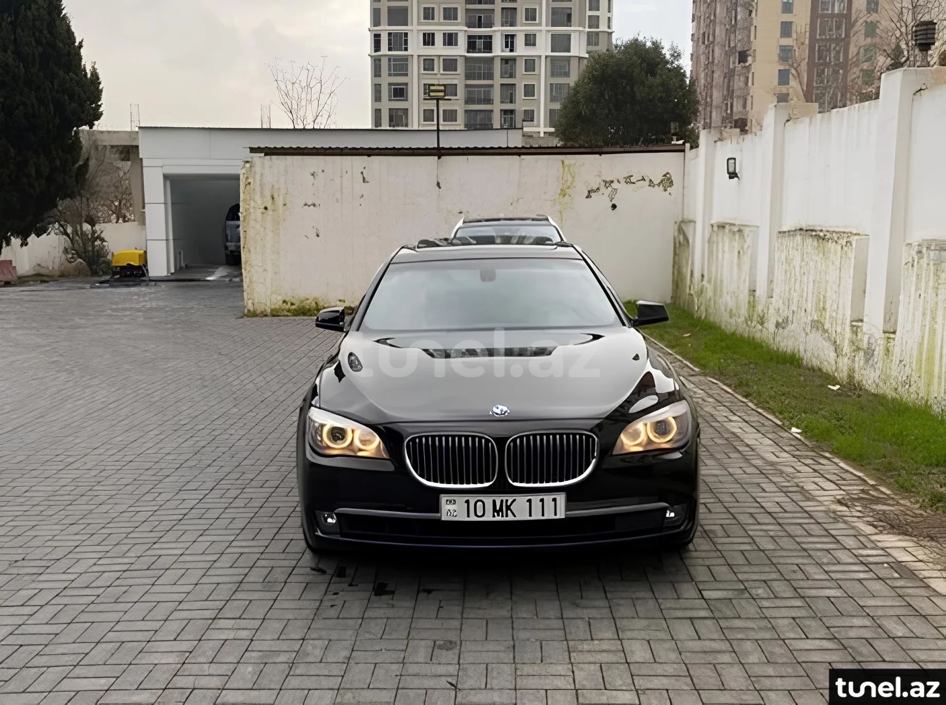 BMW 750 2011