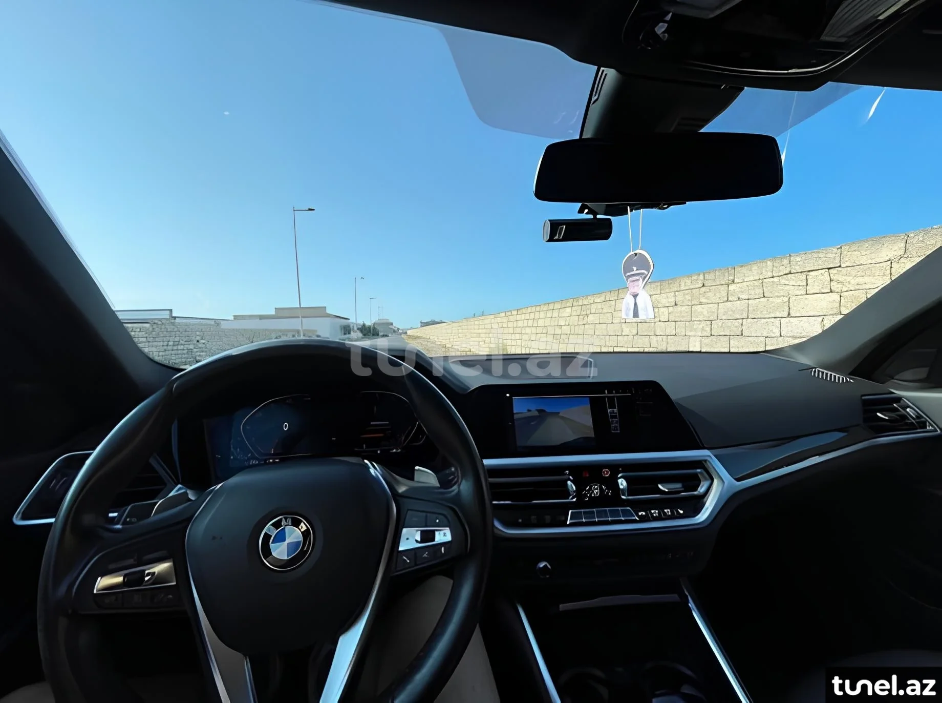 BMW 330 2019