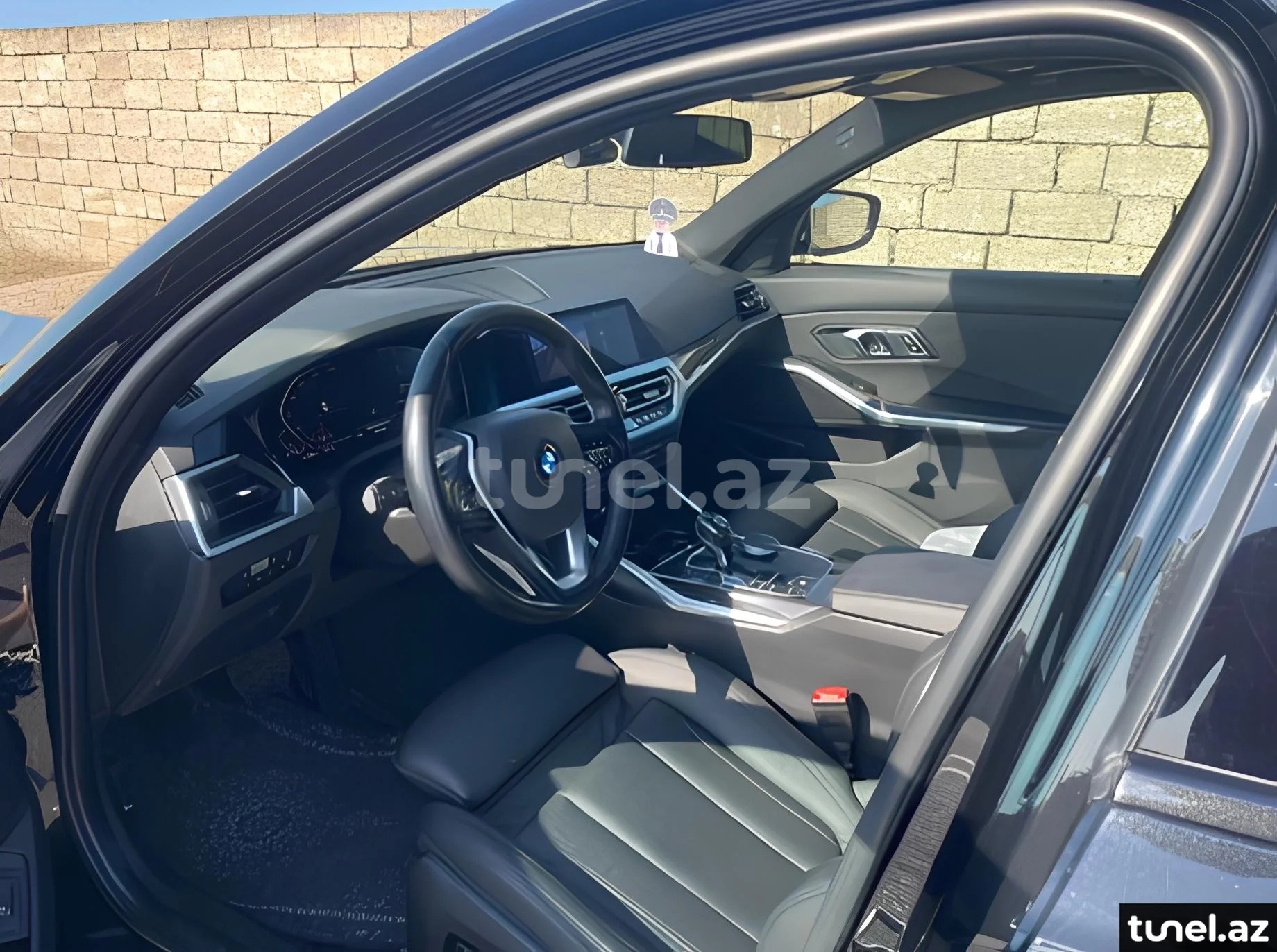 BMW 330 2019