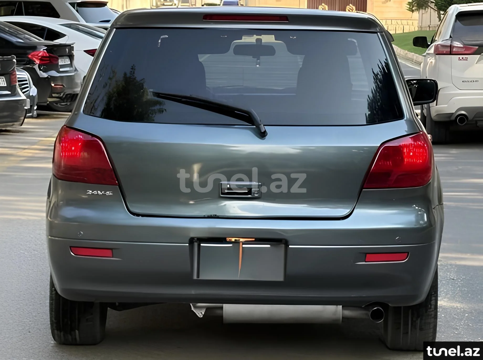 Mitsubishi Airtrek 2001