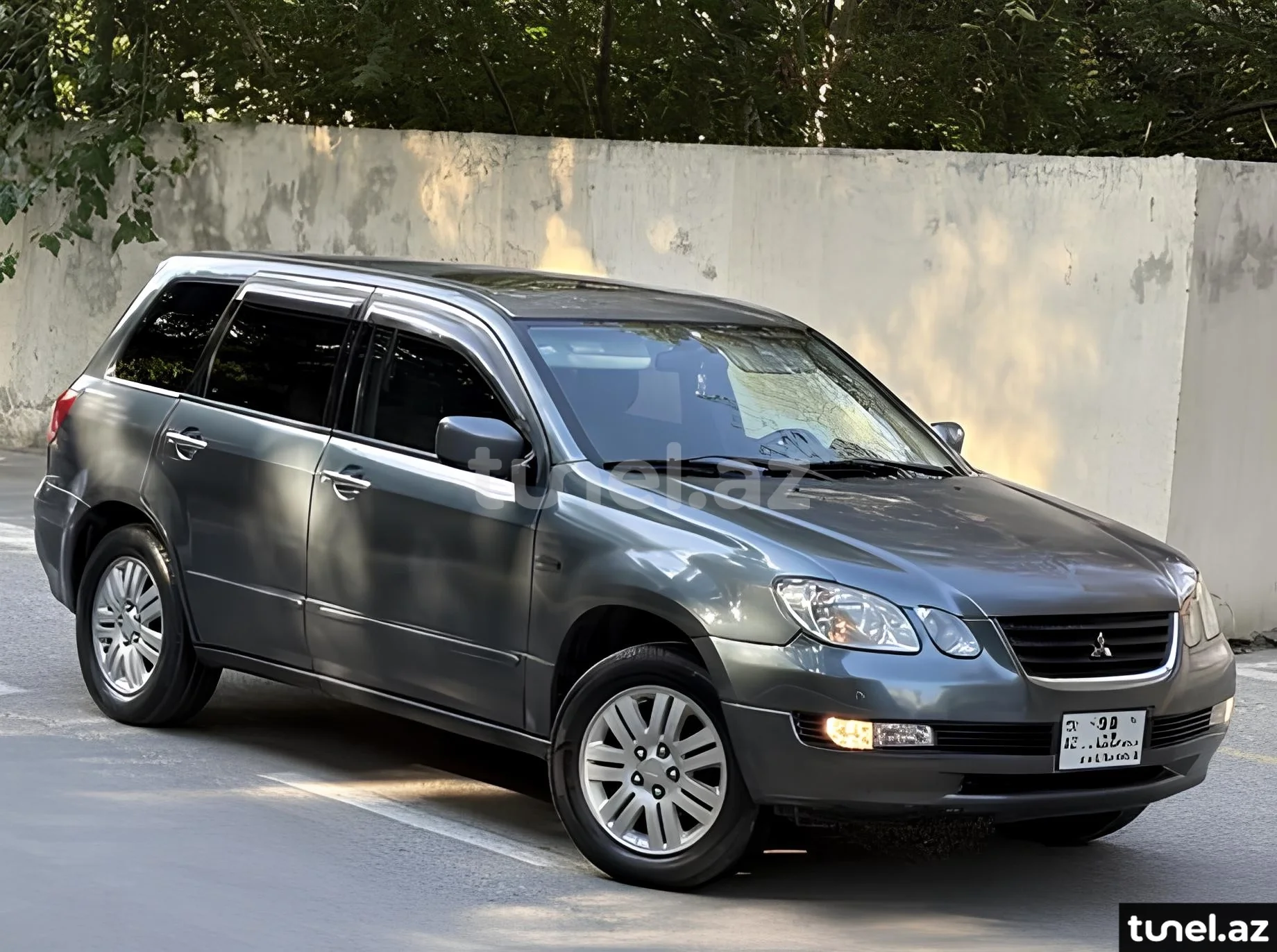 Mitsubishi Airtrek 2001