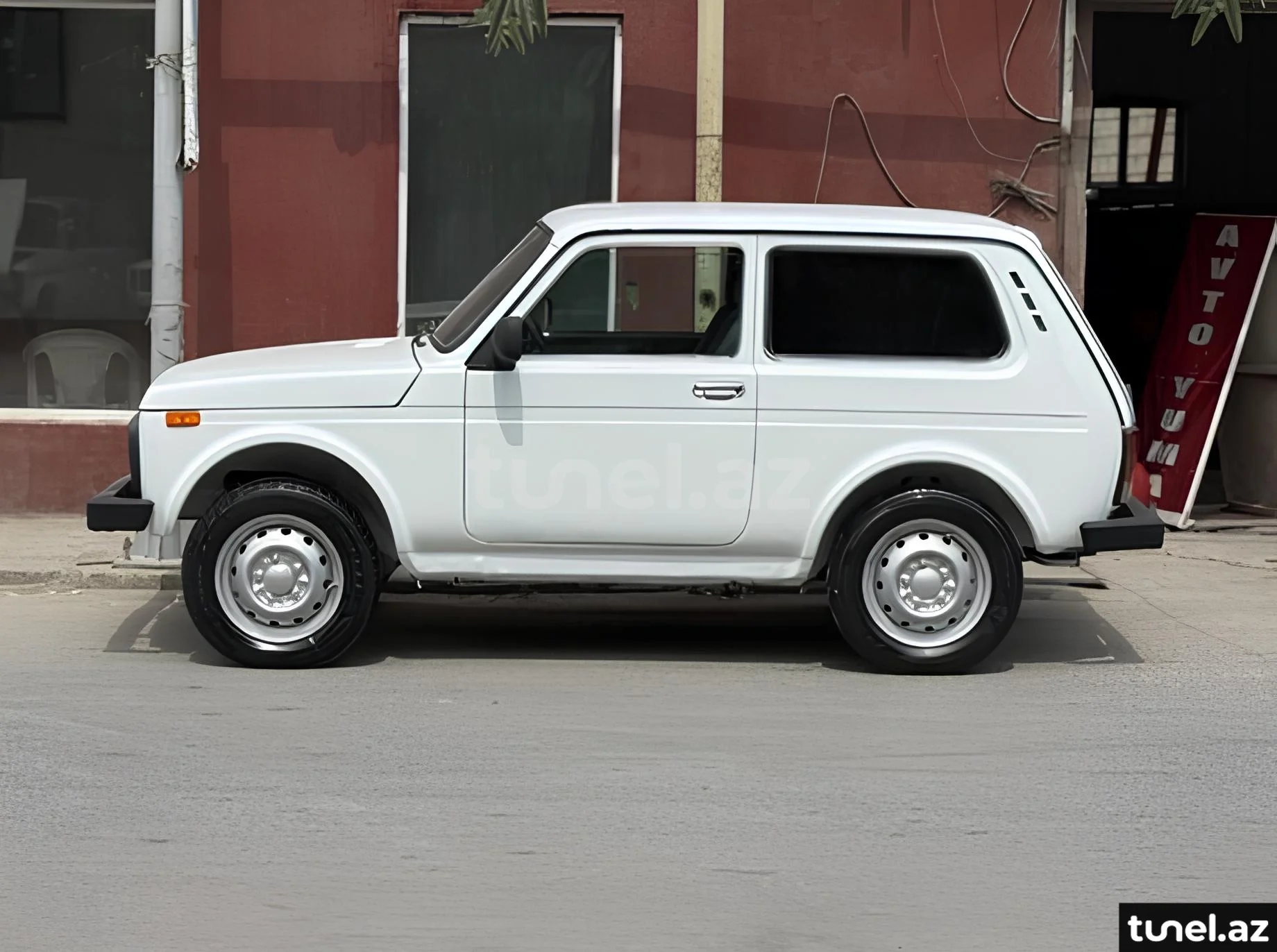 LADA (VAZ) Niva 2003