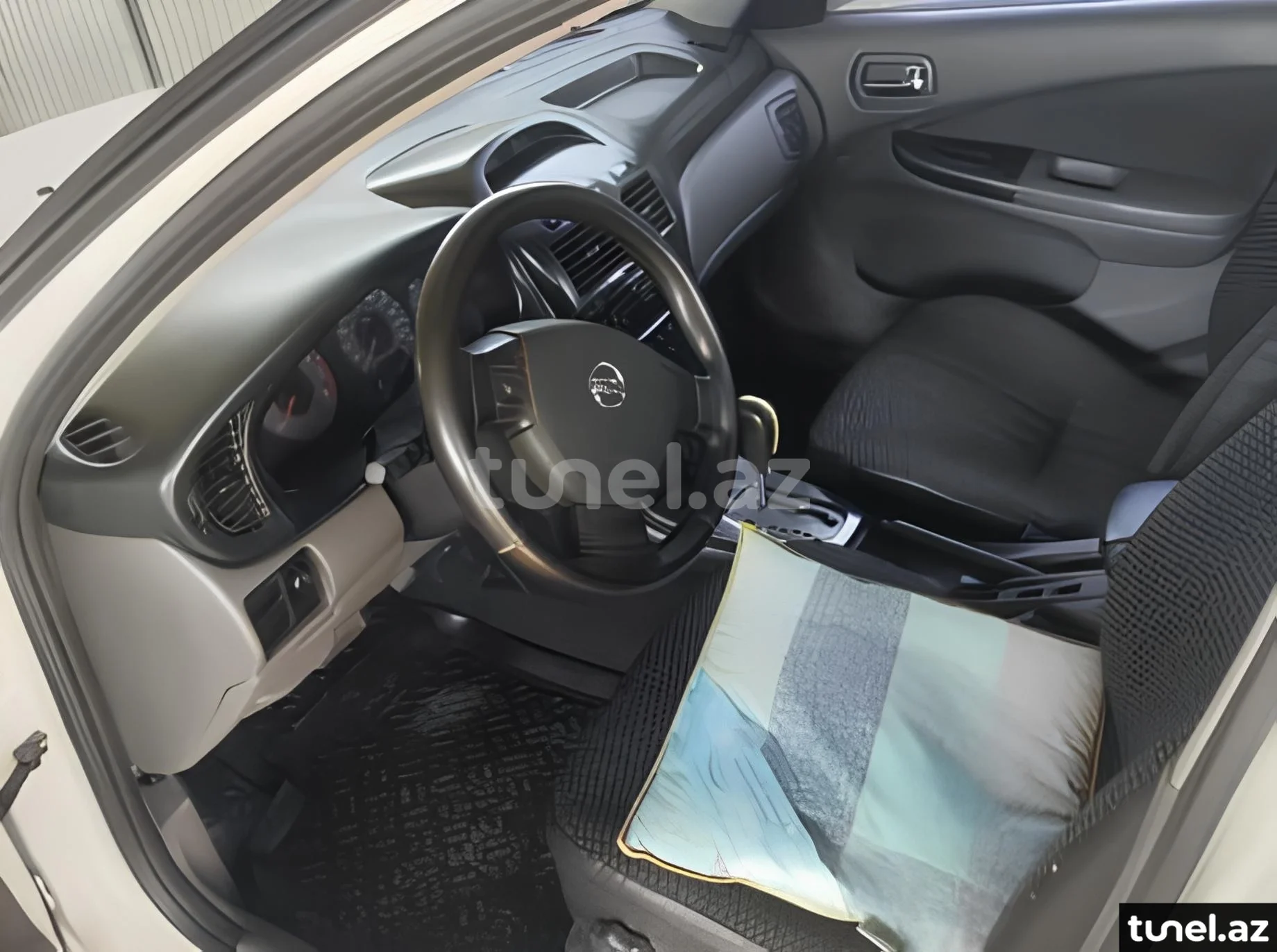 Nissan Sunny 2010