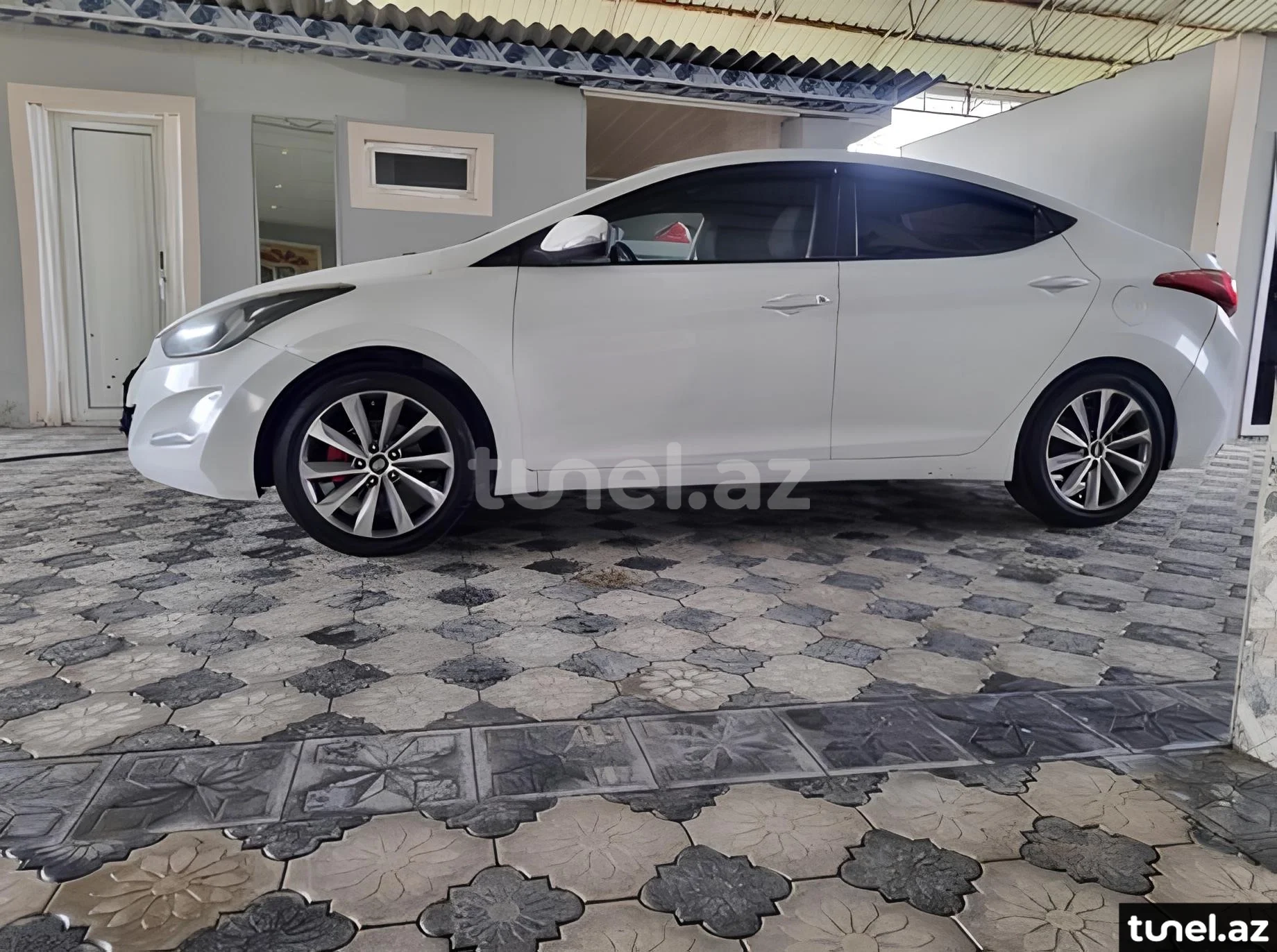 Hyundai Elantra 2013