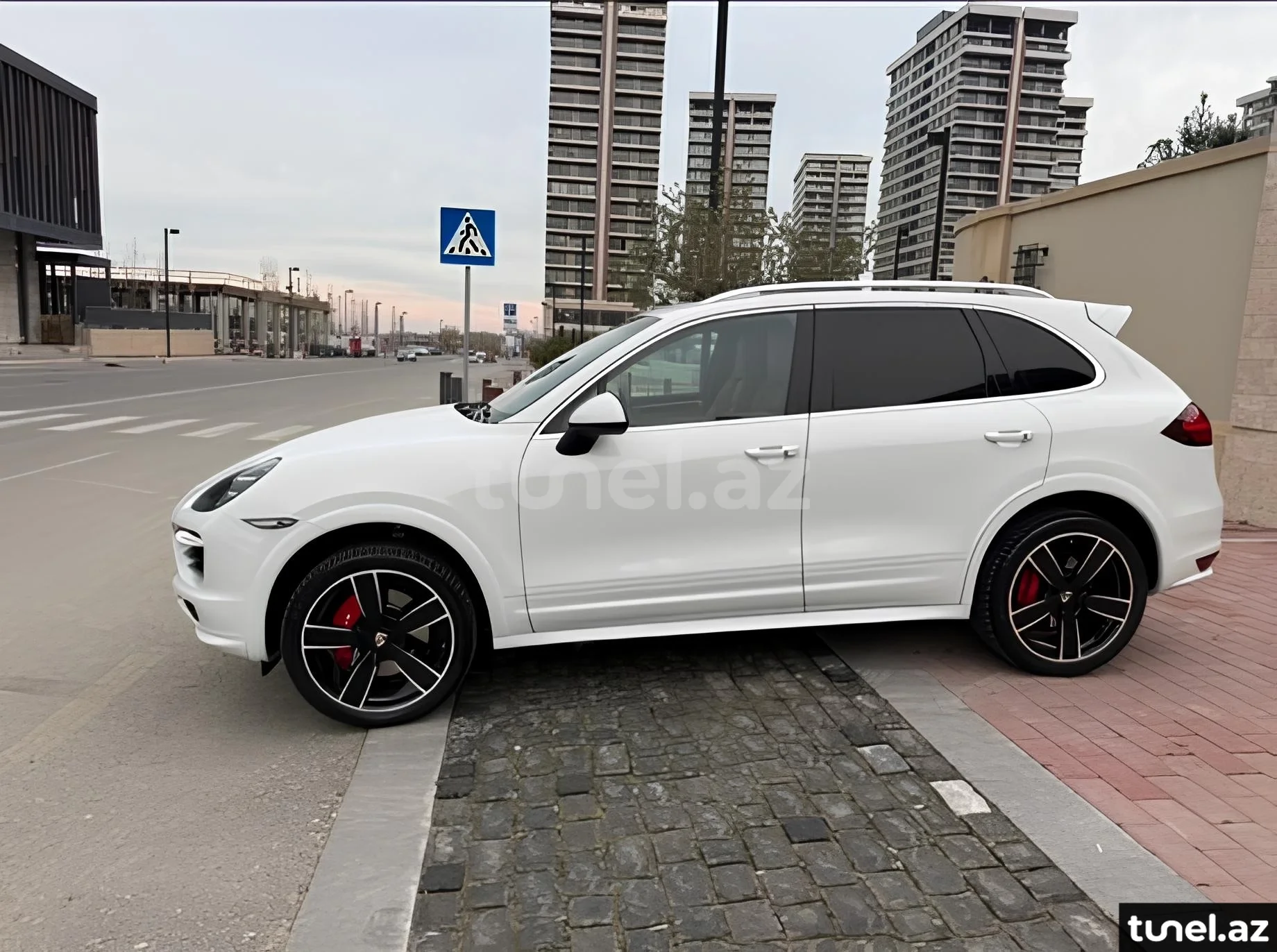 Porsche Cayenne GTS 2014