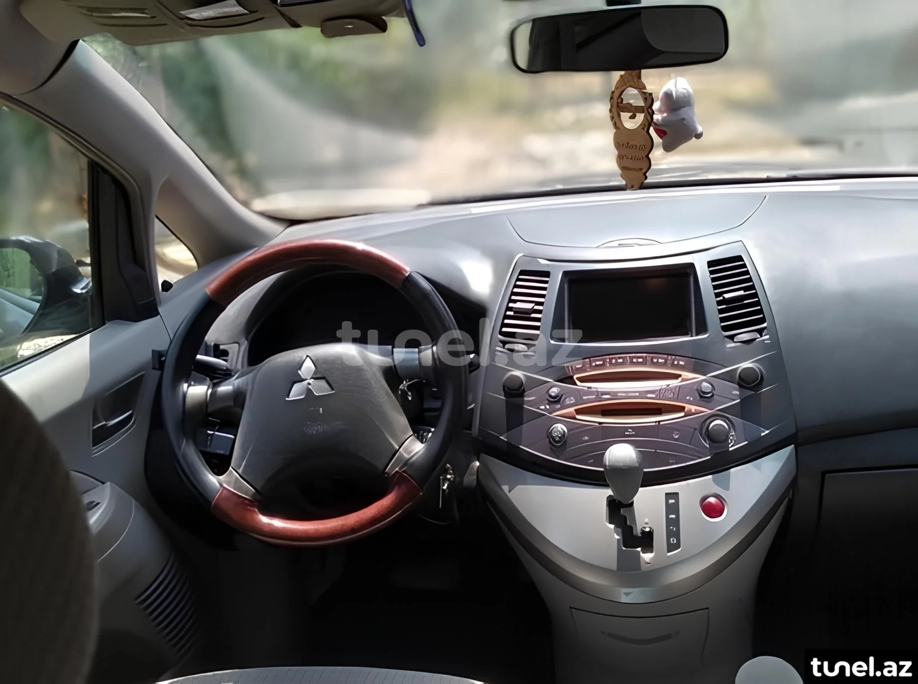 Mitsubishi Grandis 2004