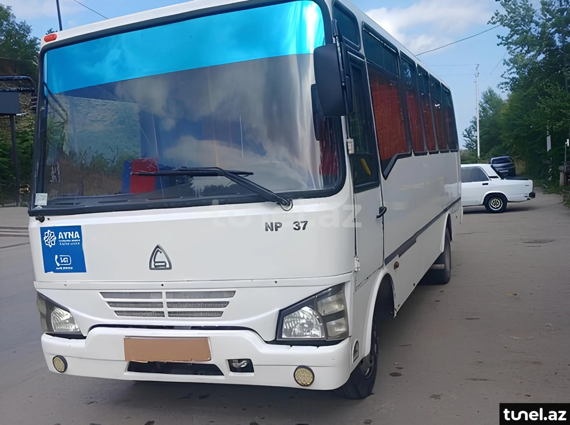 Isuzu NP 37 2010