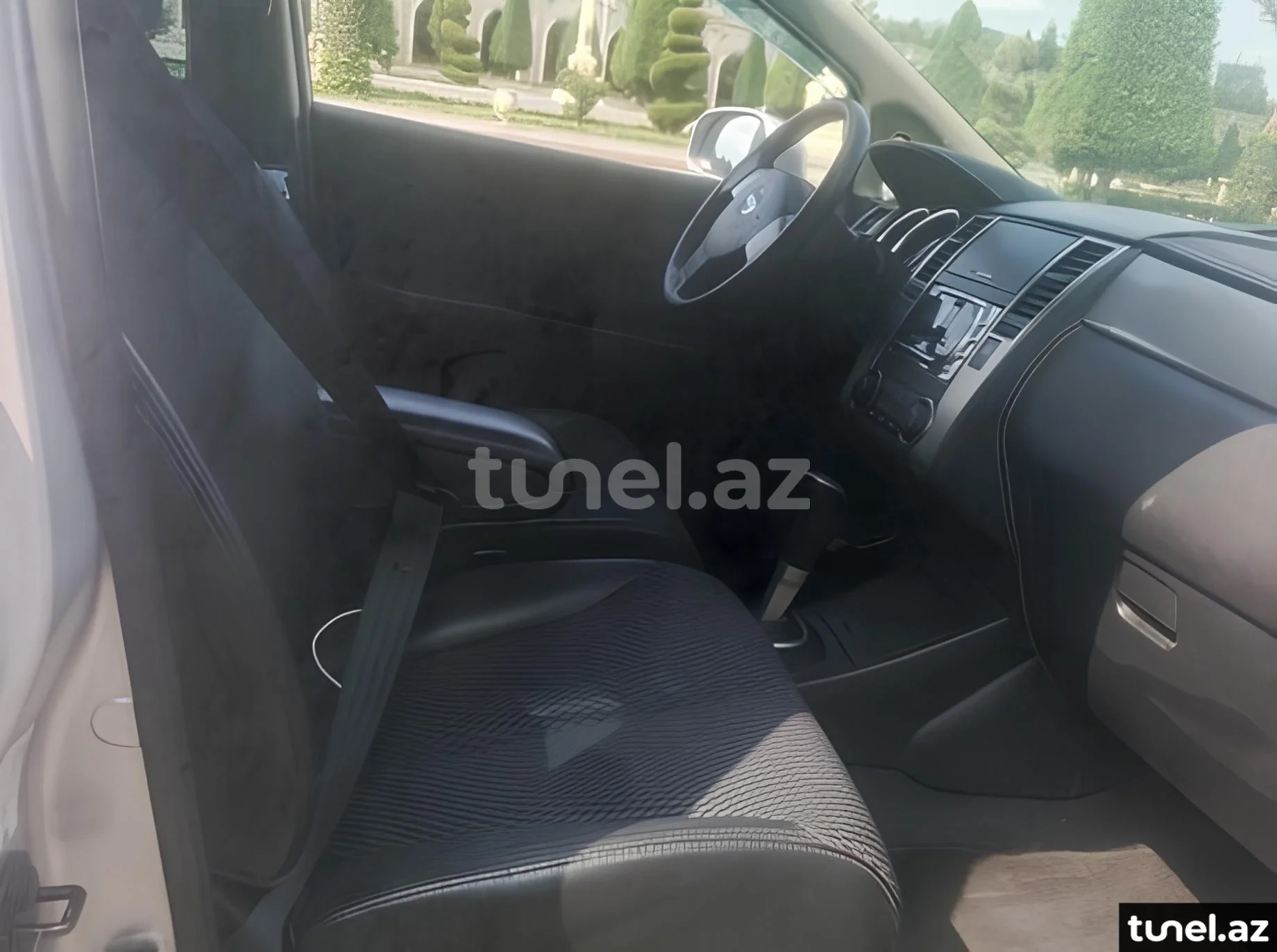 Nissan Tiida 2012