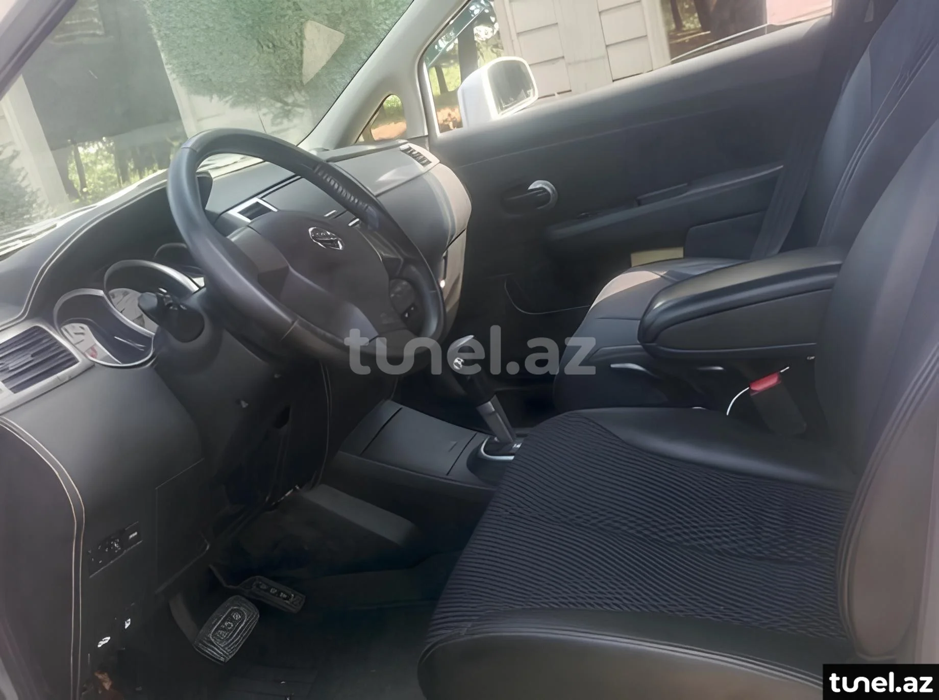 Nissan Tiida 2012
