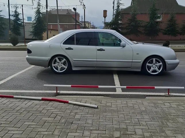 Mercedes E 220, 2.2 L, 1998 i̇l, 812 385 km, Sumqayıt - Qiymət: 11 500 ₼ - Tunel.az