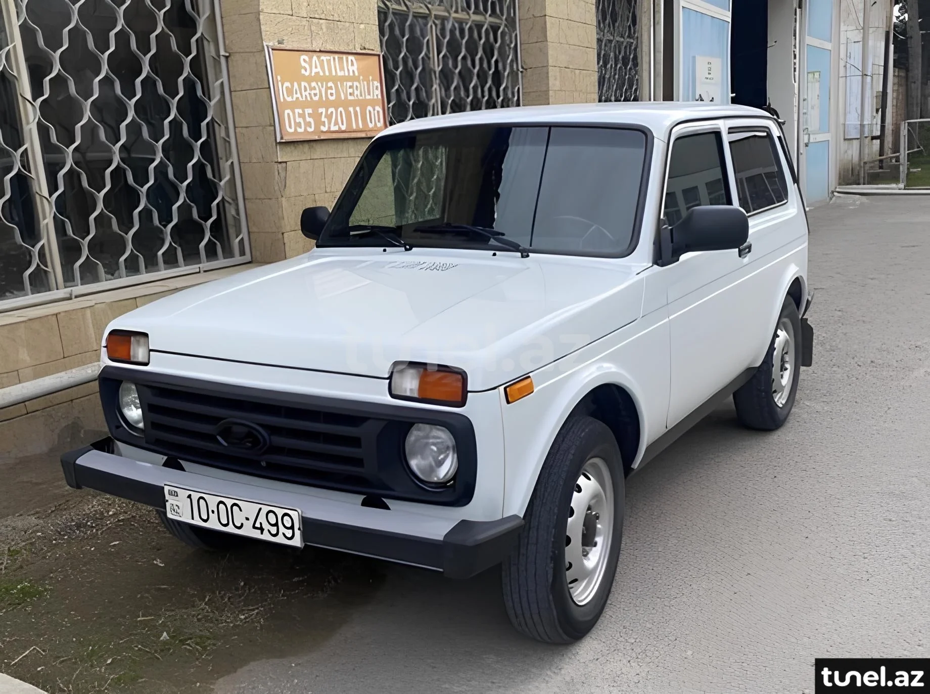 LADA (VAZ) Niva 2005