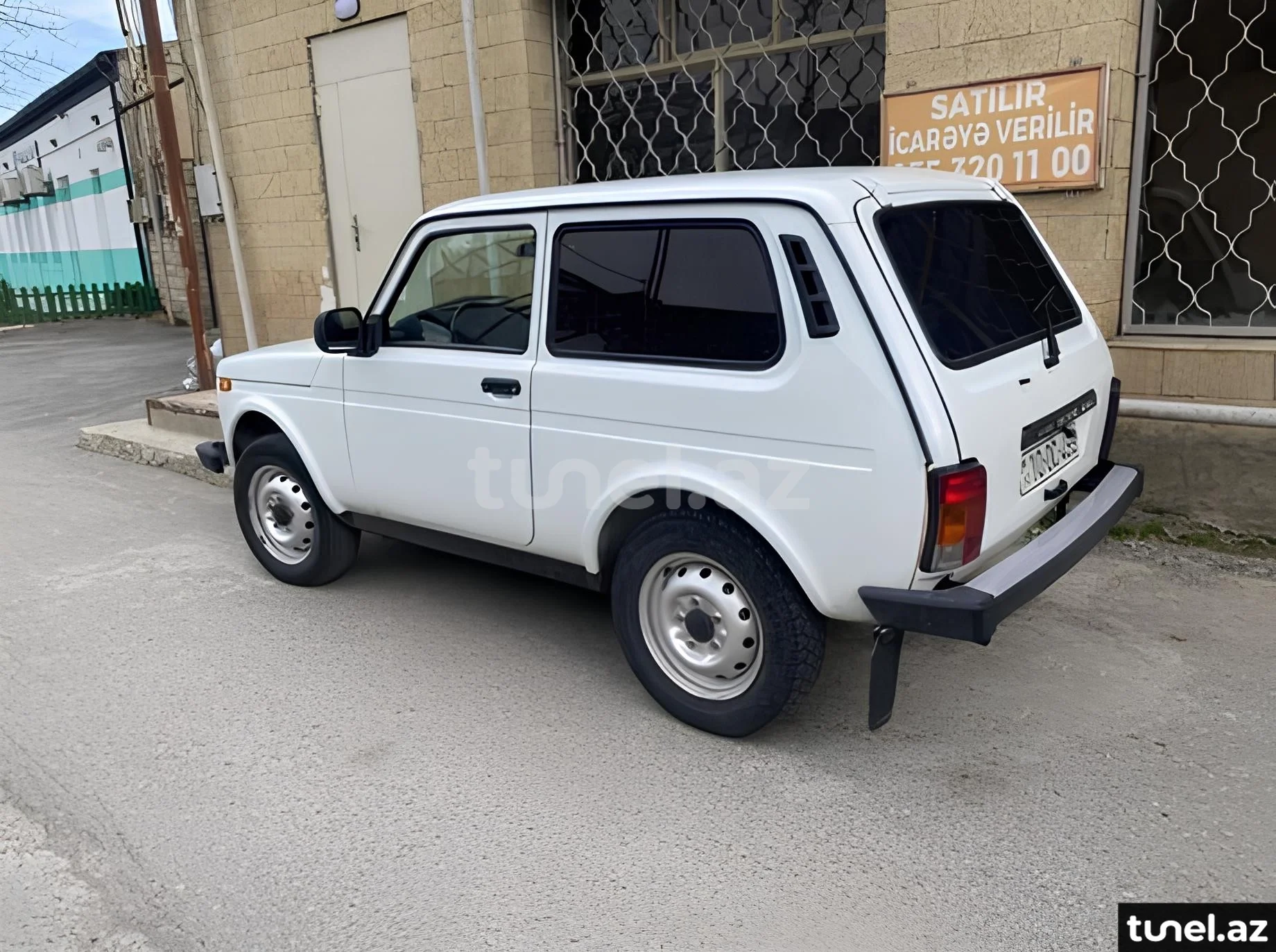 LADA (VAZ) Niva 2005