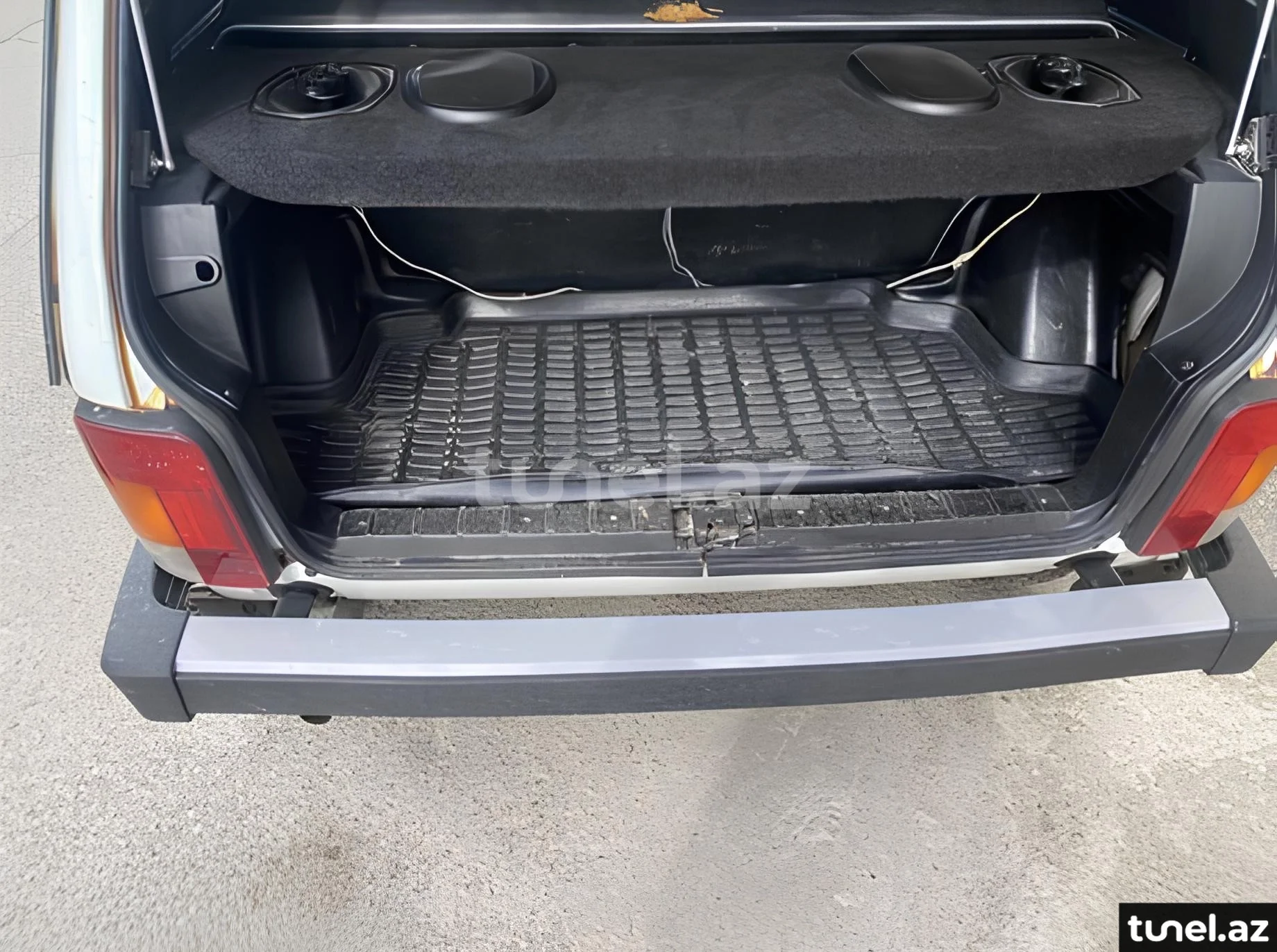 LADA (VAZ) Niva 2005
