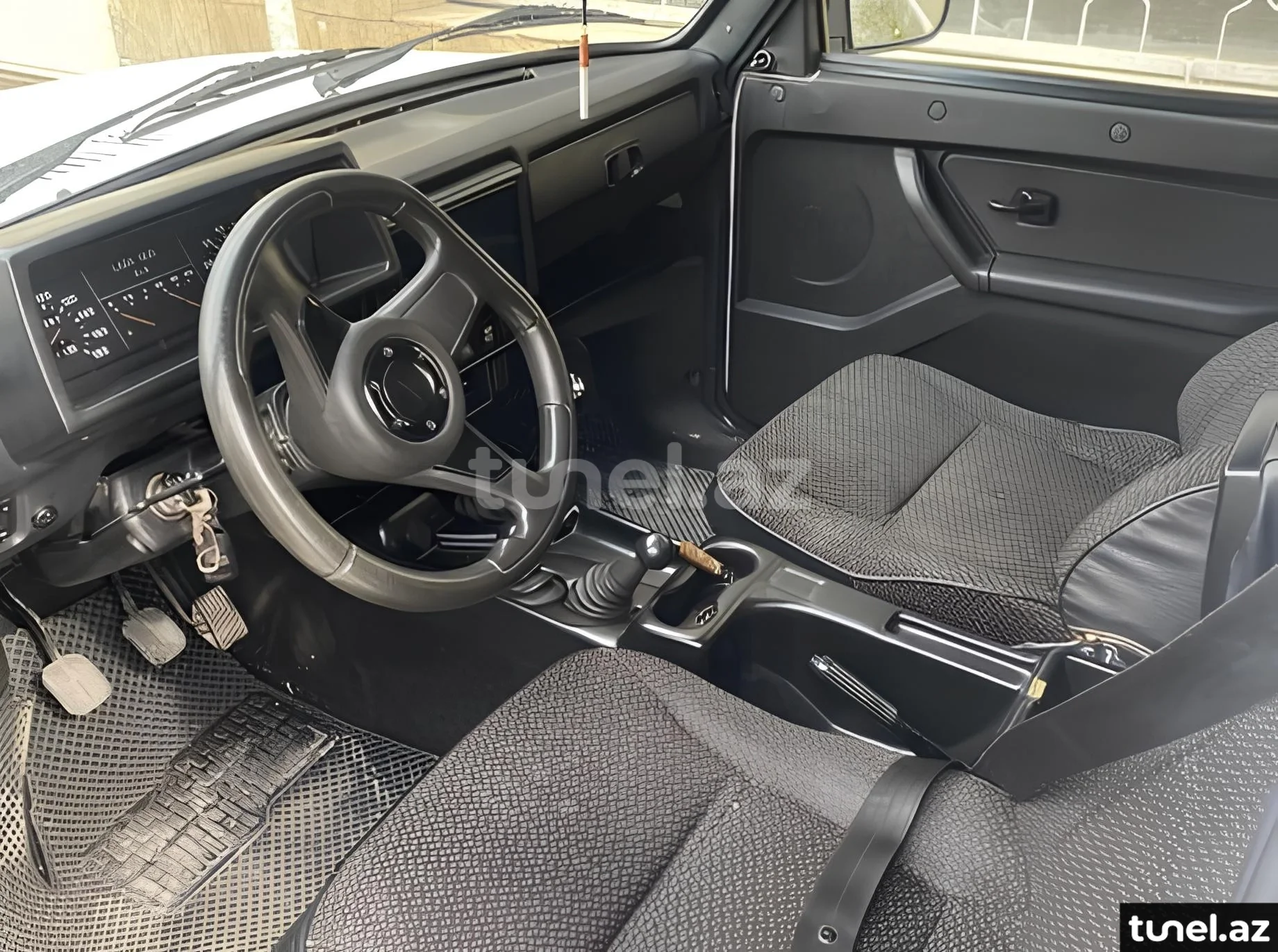 LADA (VAZ) Niva 2005
