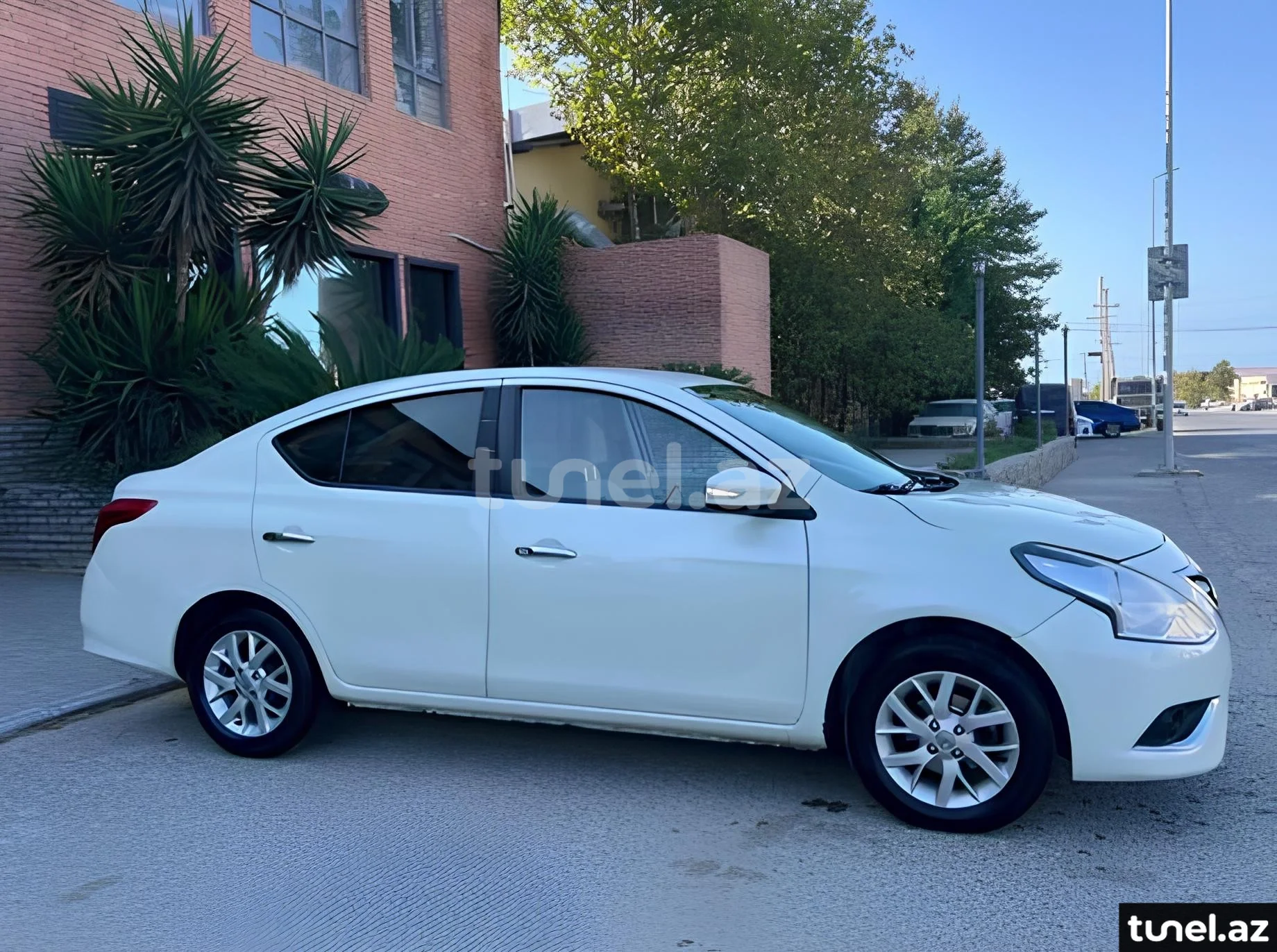 Nissan Sunny 2014