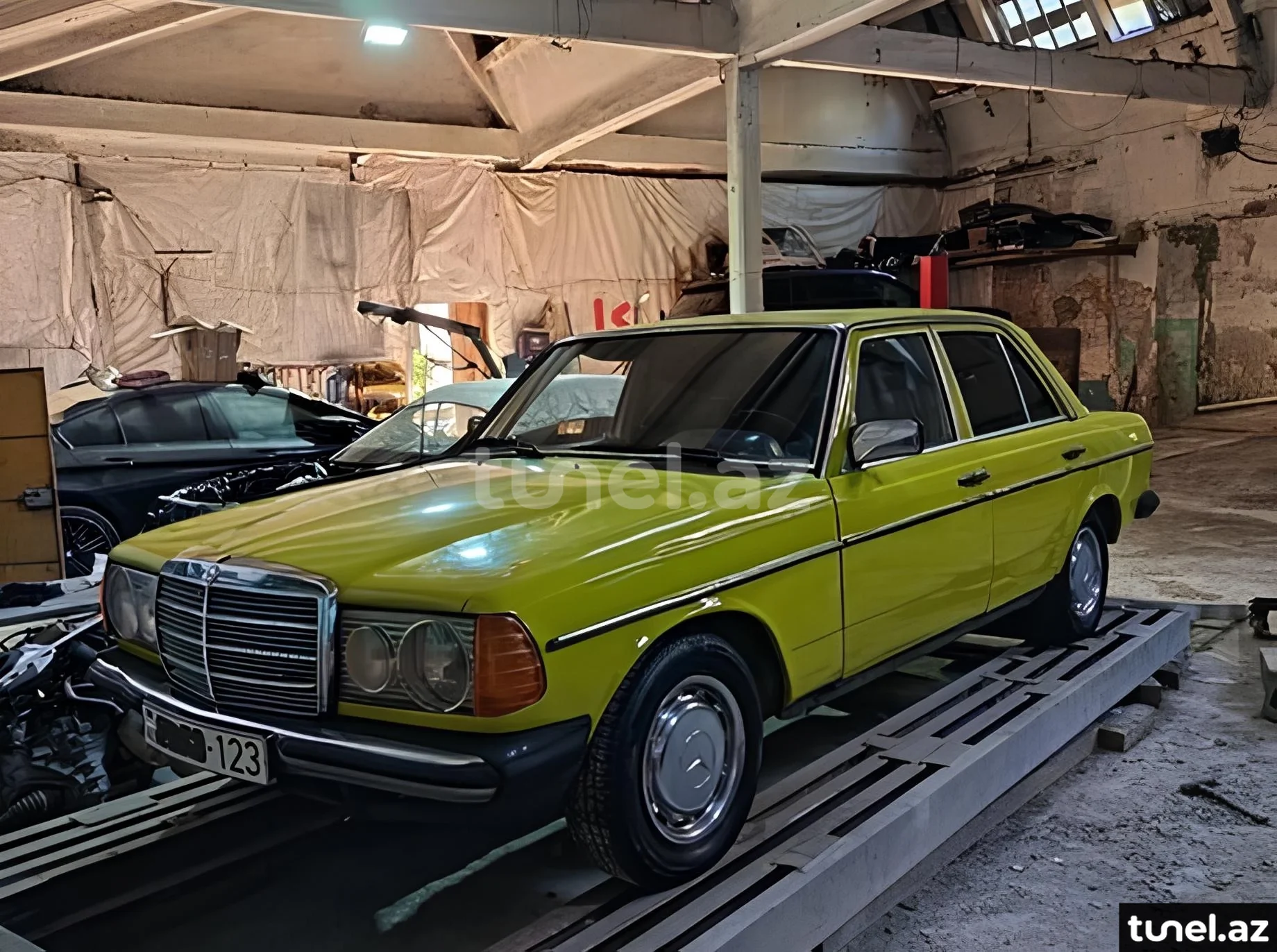 Mercedes W123 1977